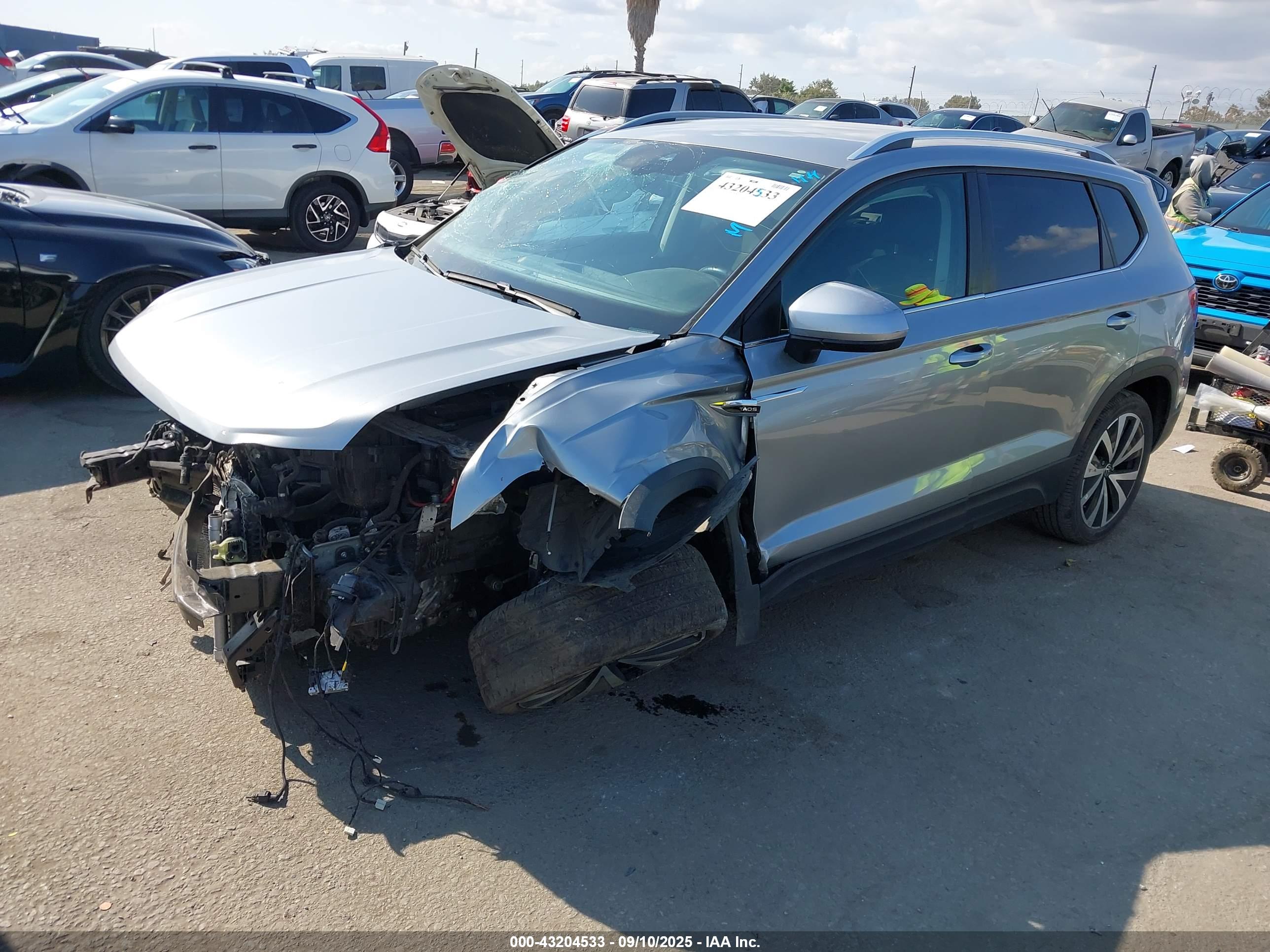 VOLKSWAGEN TAOS image 2