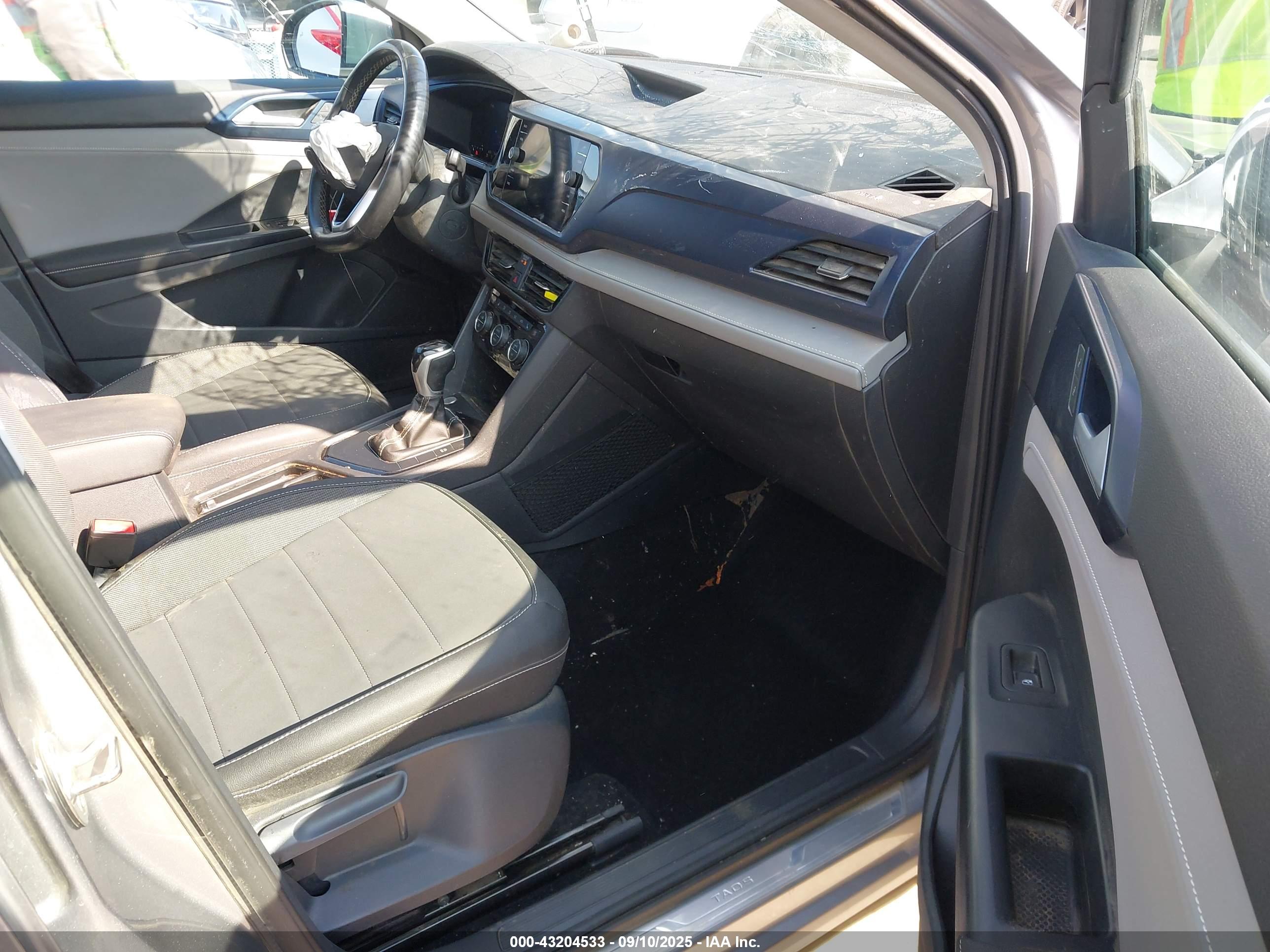 VOLKSWAGEN TAOS image 5