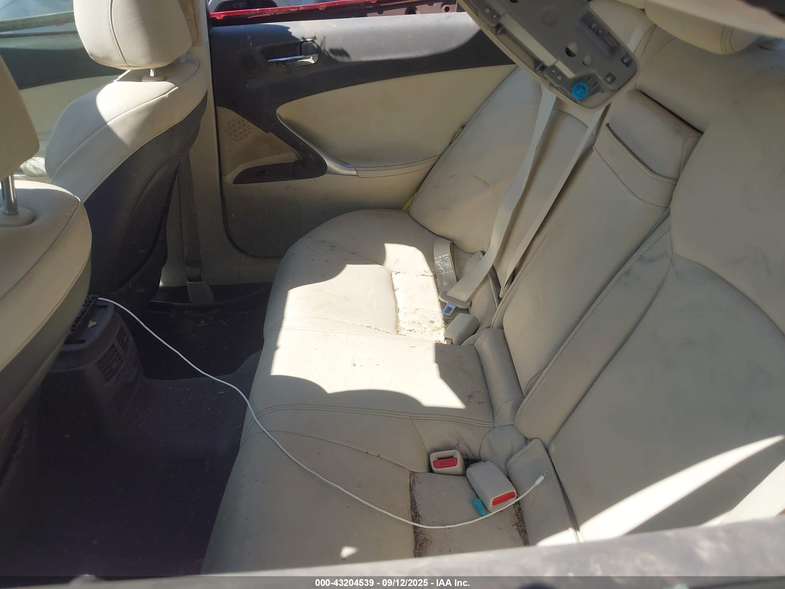LEXUS IS image 8