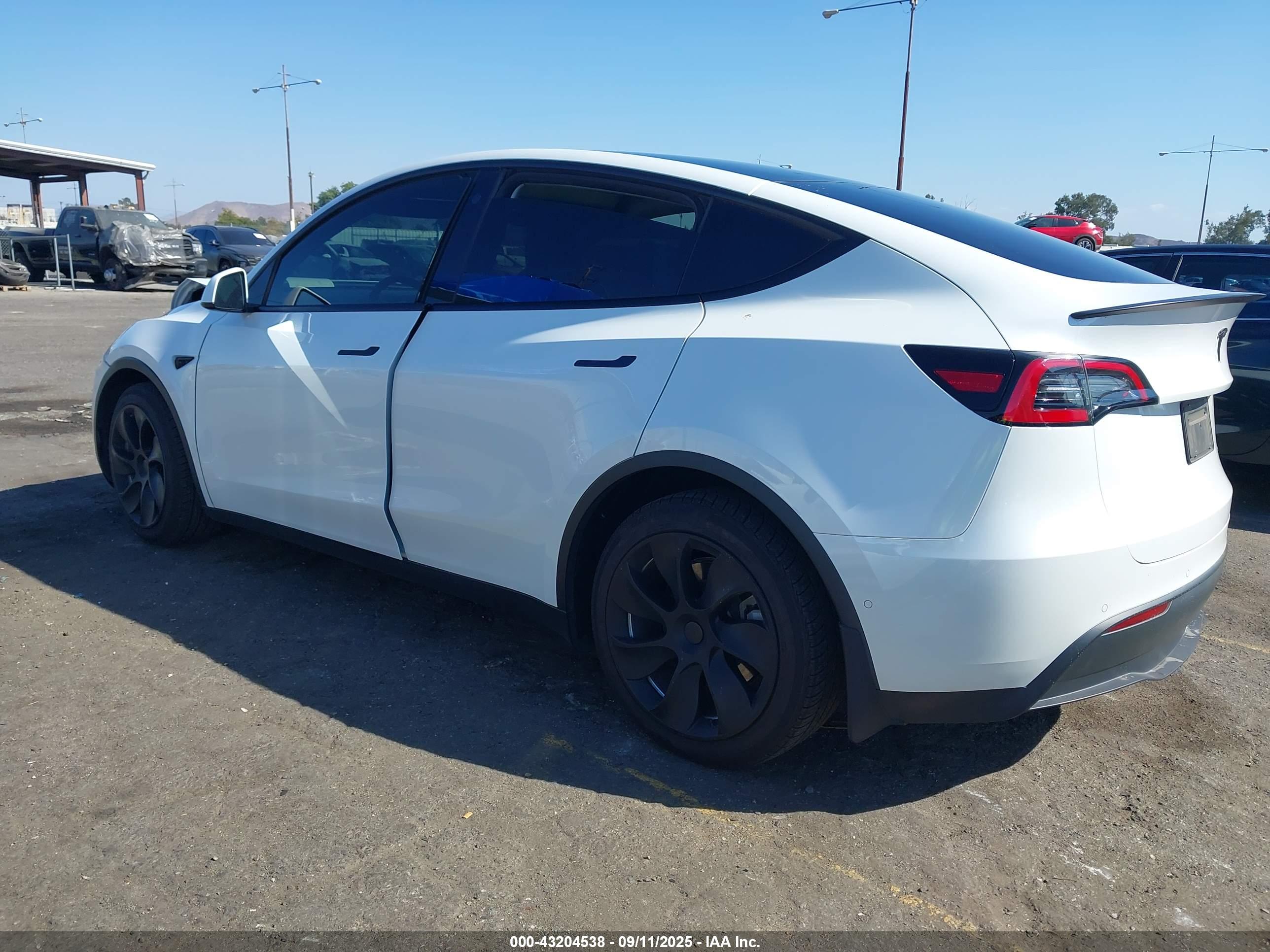 TESLA MODEL image 3