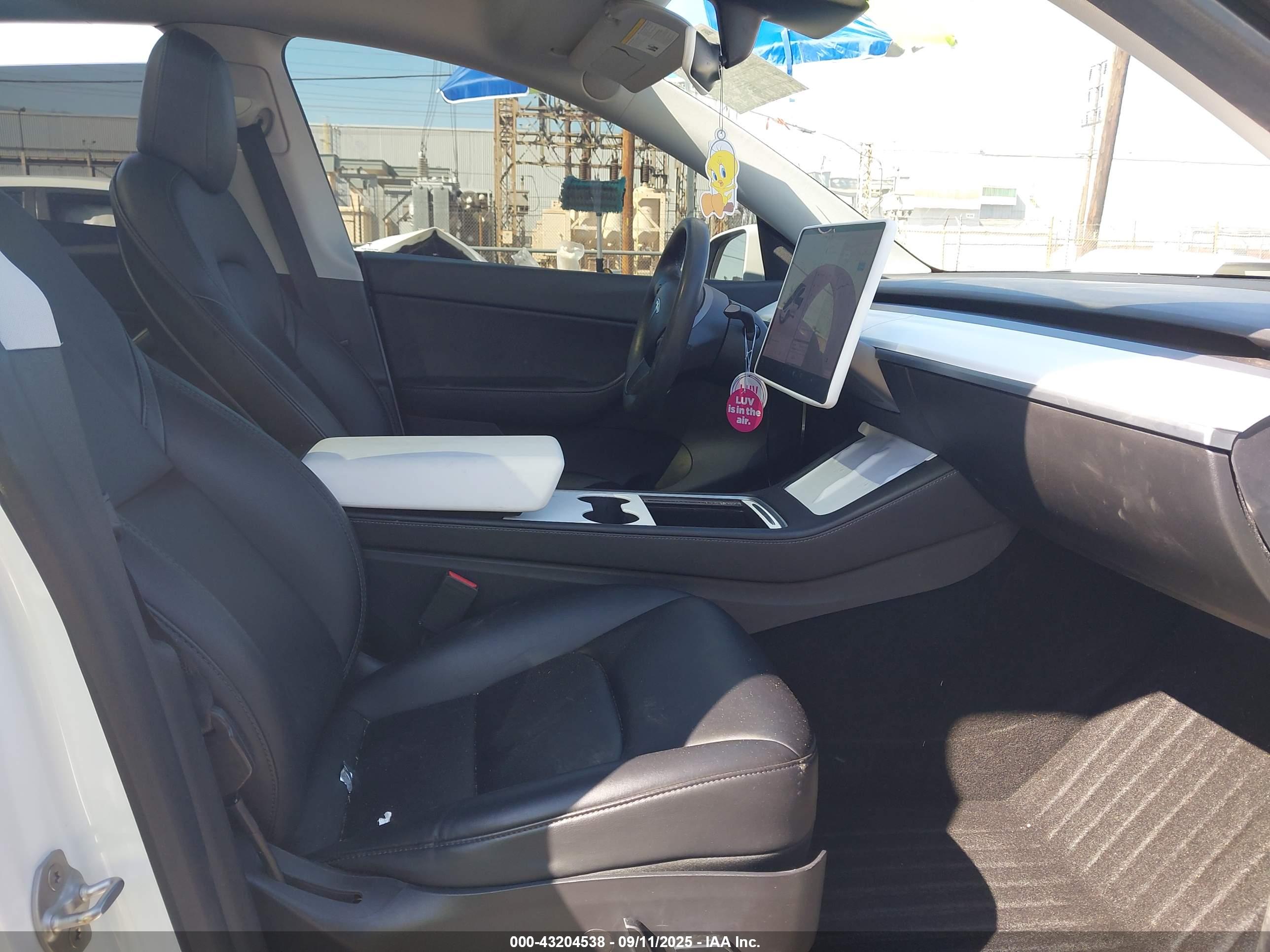 TESLA MODEL image 5