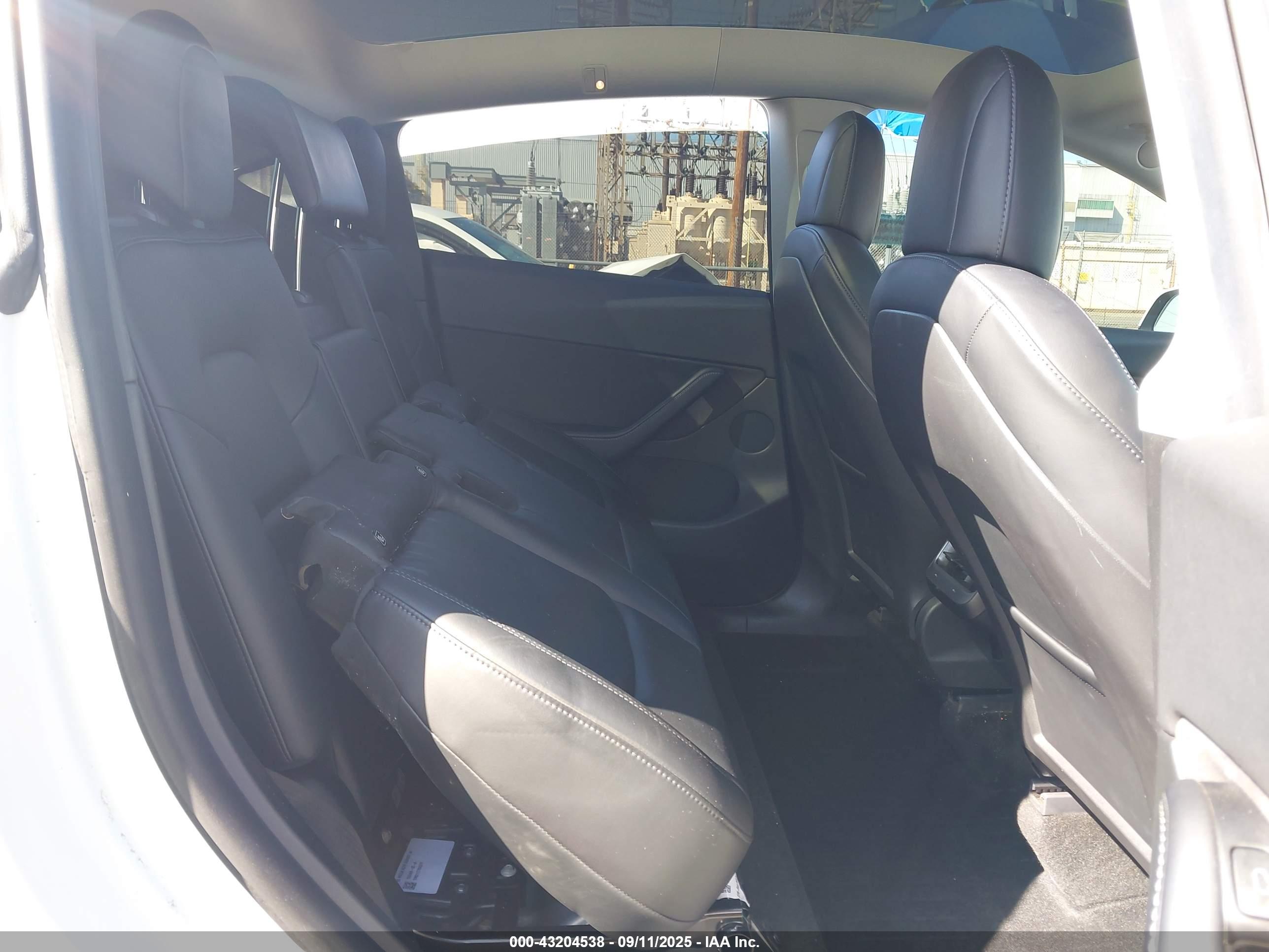 TESLA MODEL image 8