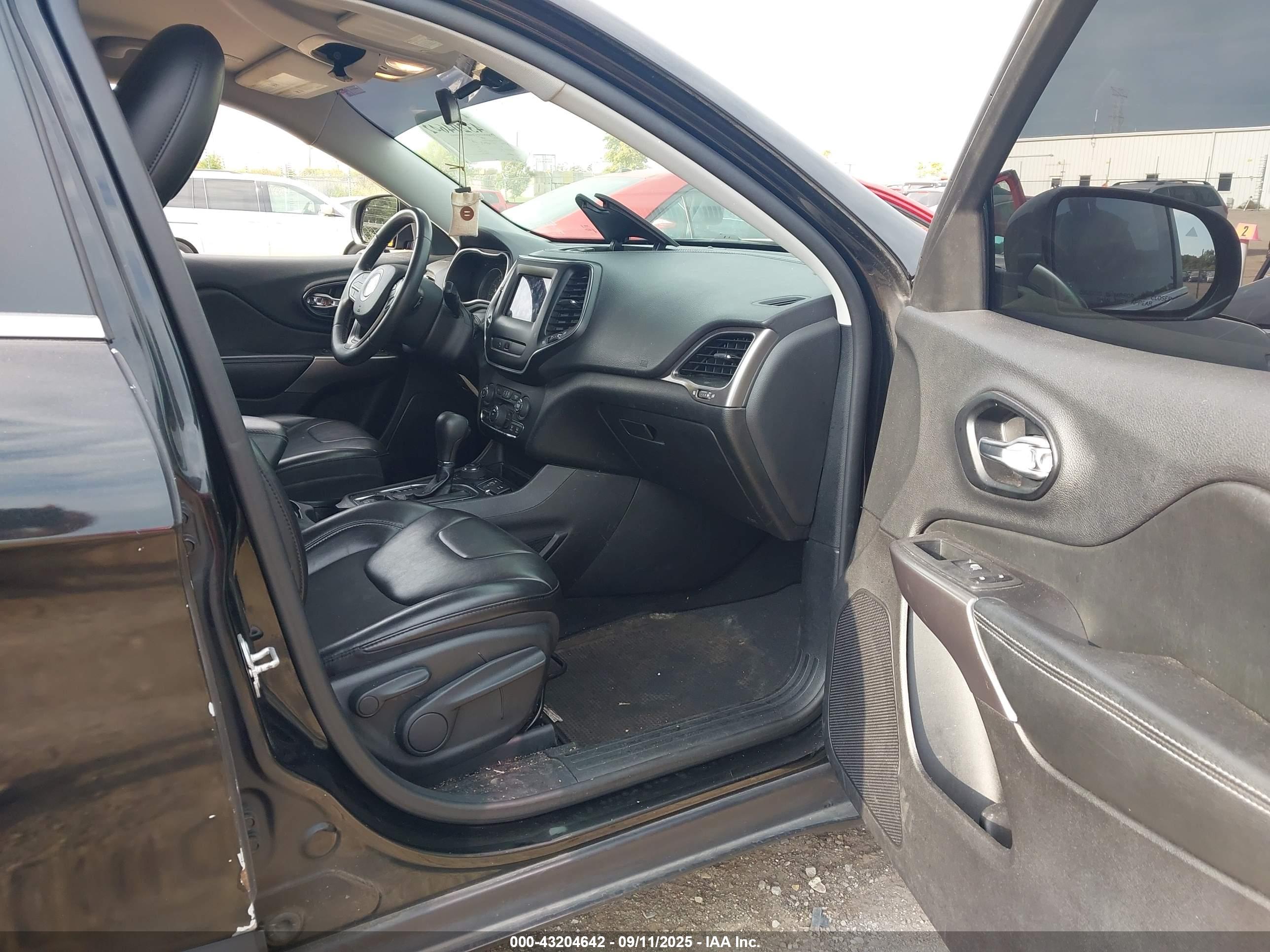 JEEP CHEROKEE image 5