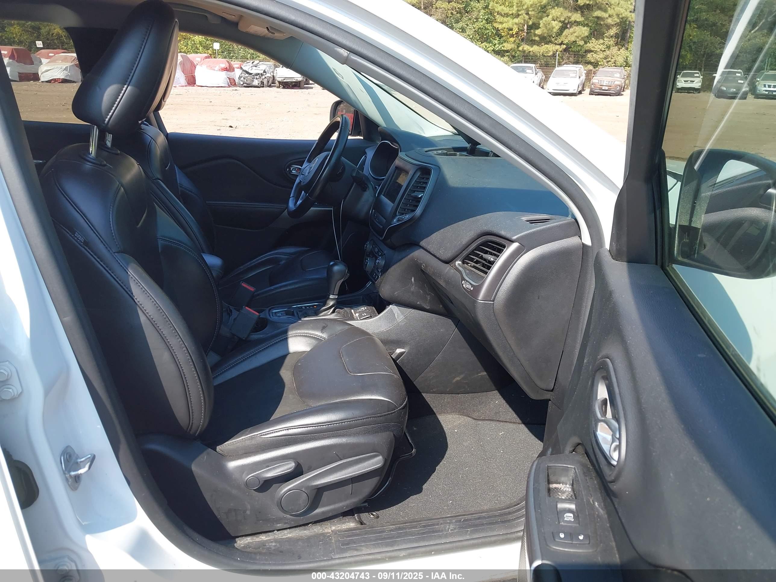 JEEP CHEROKEE image 5
