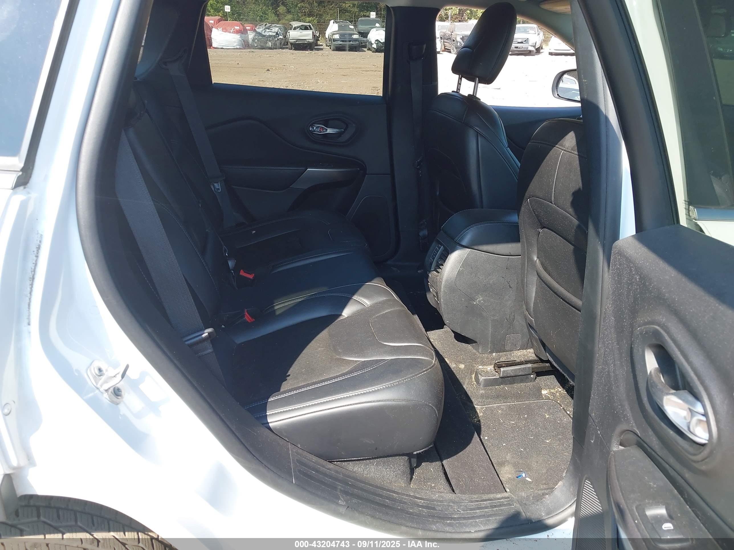 JEEP CHEROKEE image 8