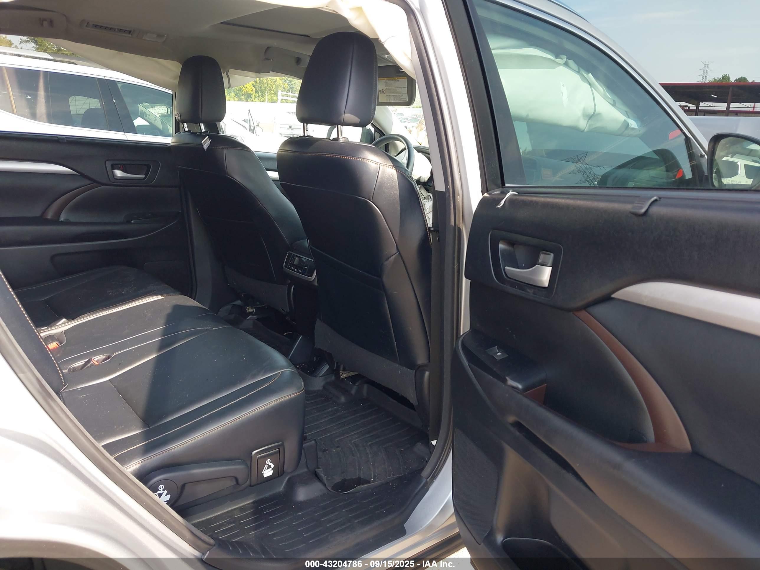 TOYOTA HIGHLANDER image 8