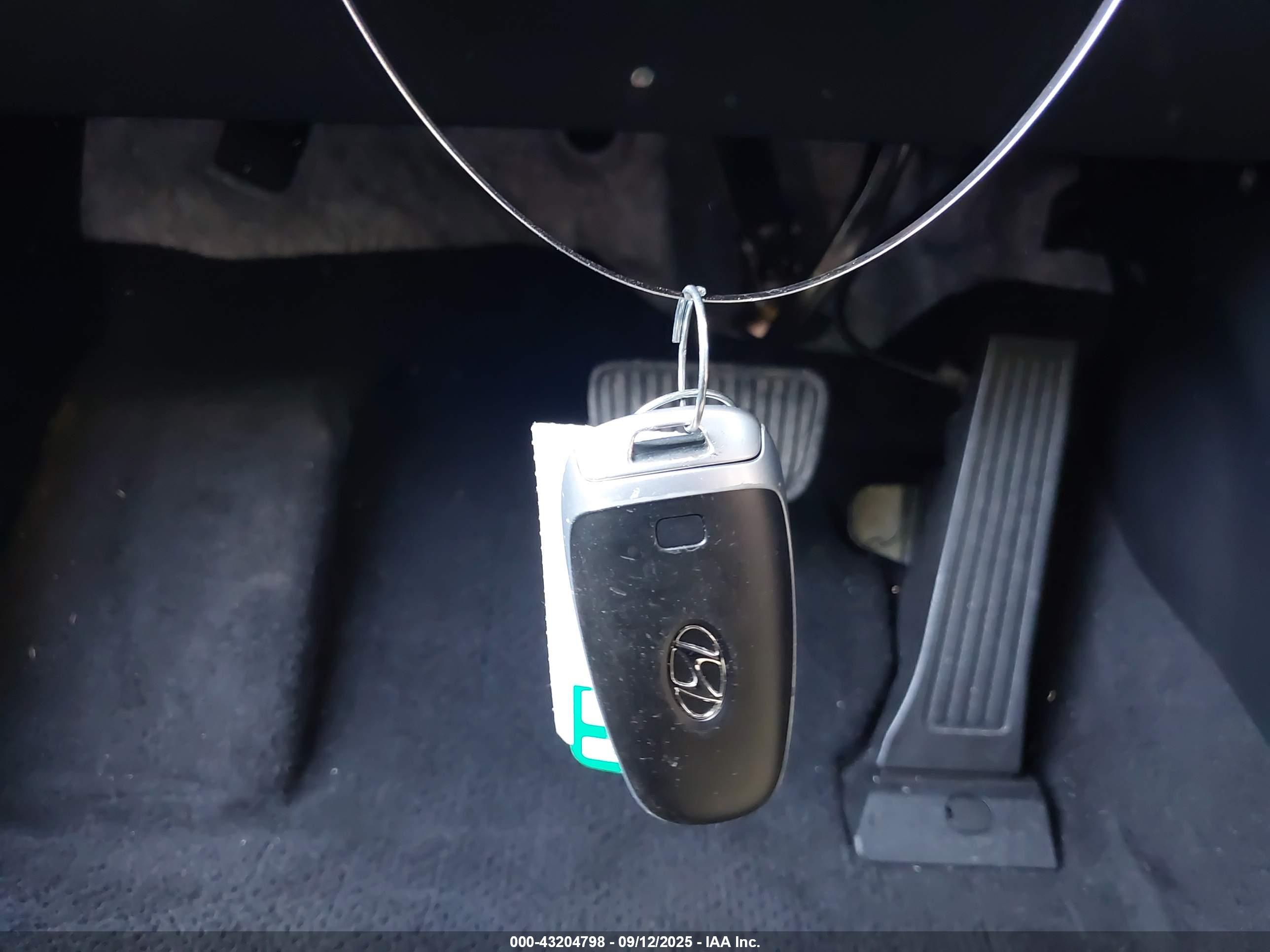 HYUNDAI TUCSON image 11