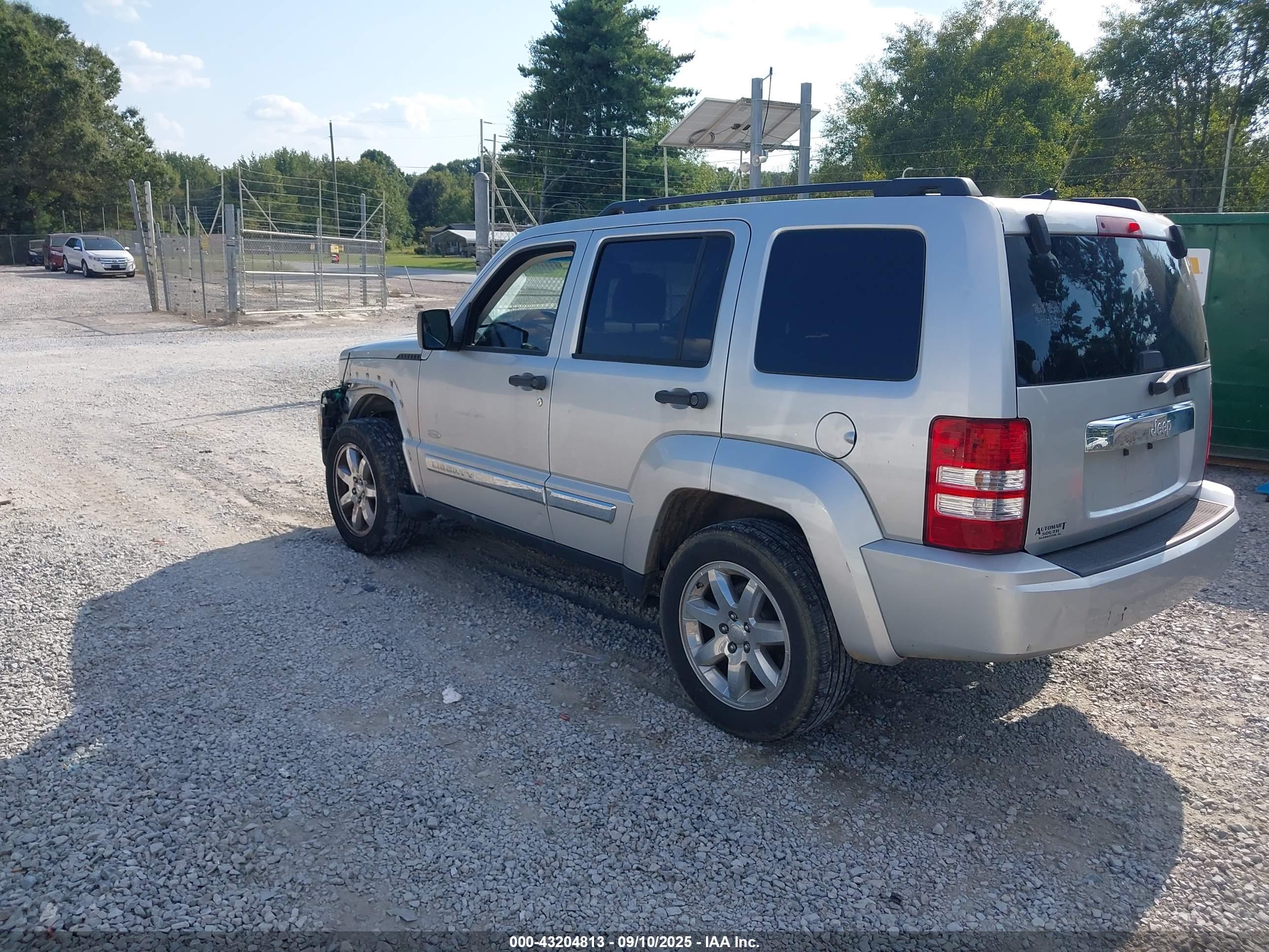 JEEP LIBERTY image 3