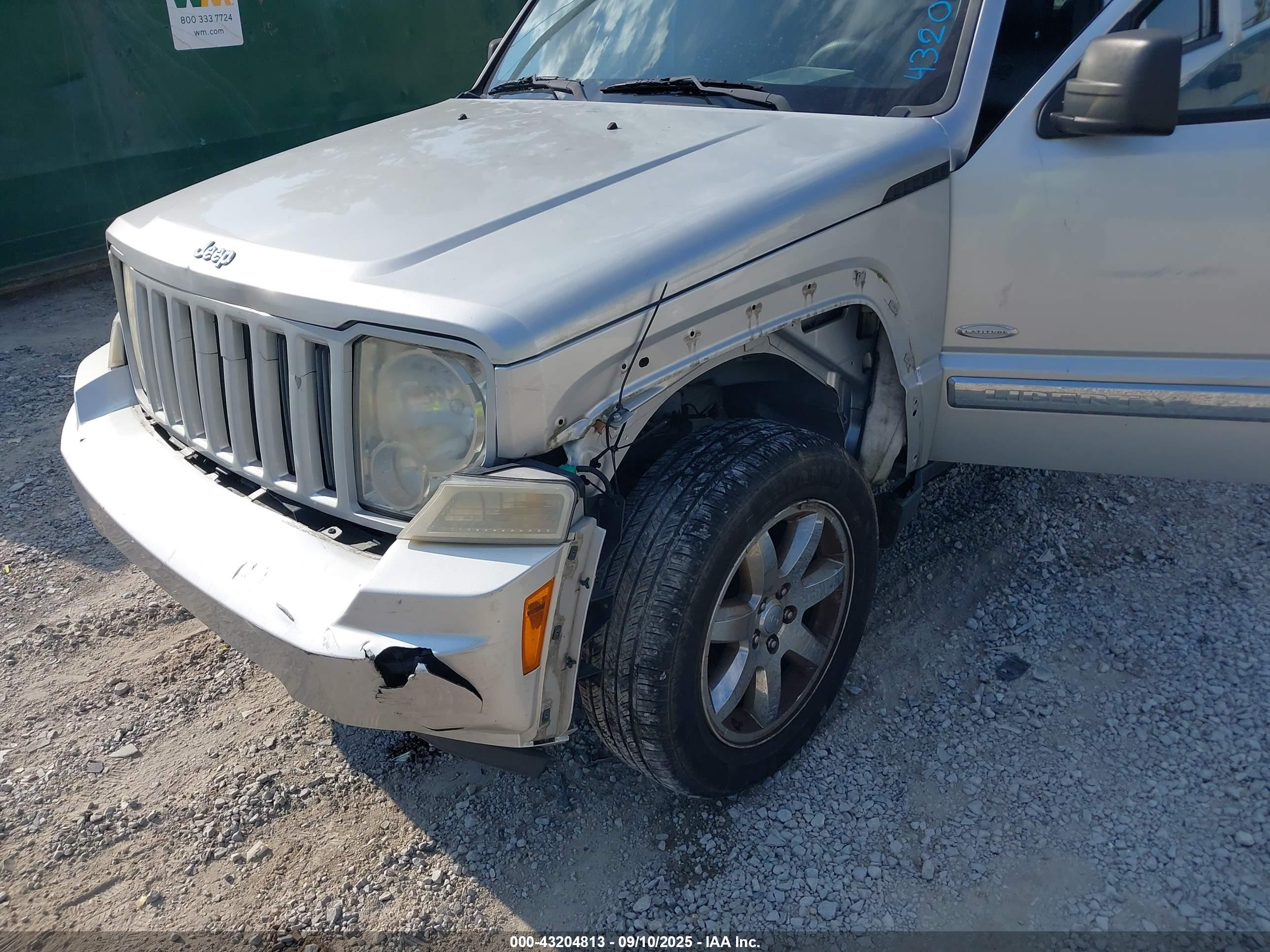 JEEP LIBERTY image 6