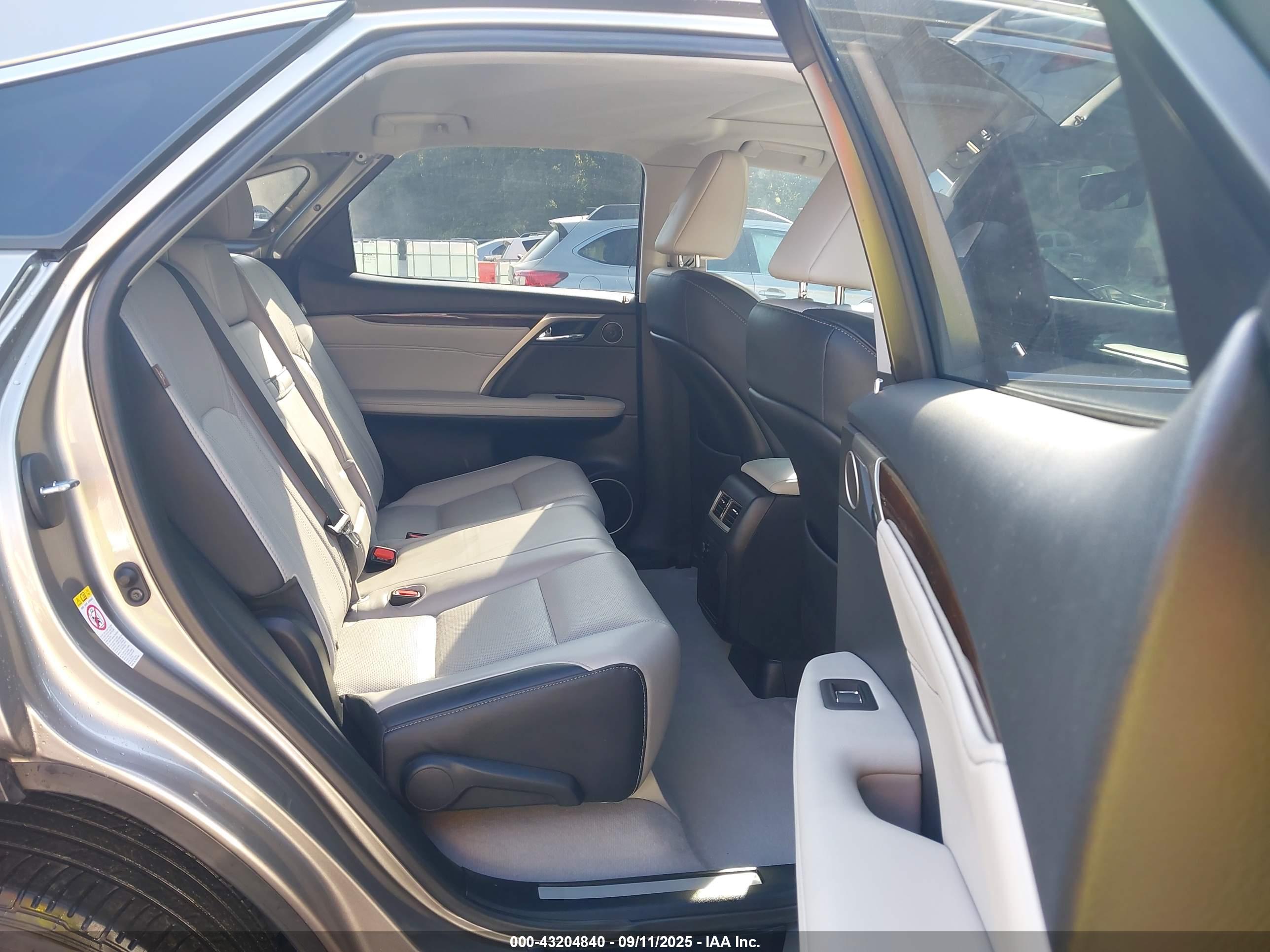LEXUS RX image 8