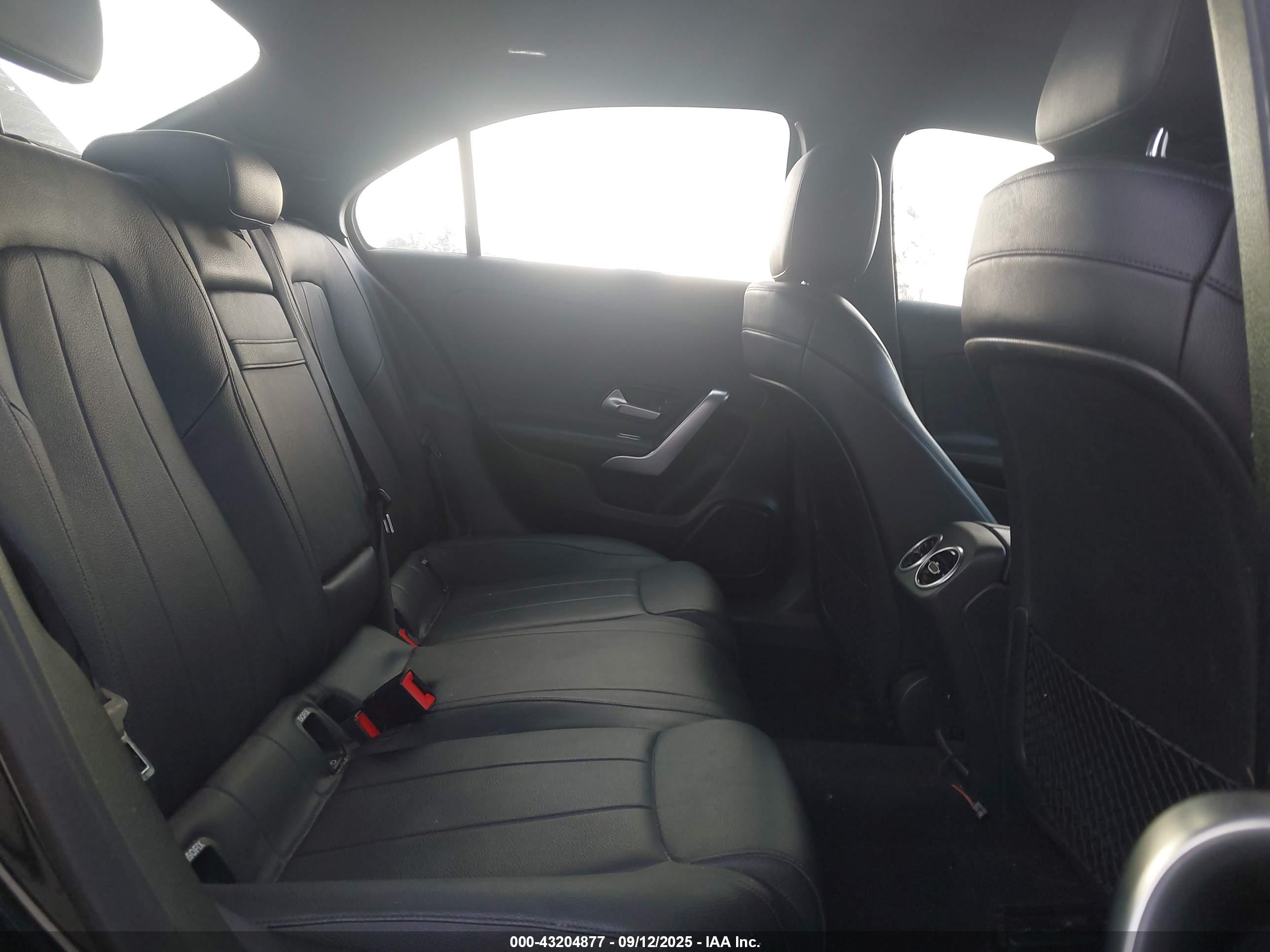 MERCEDES-BENZ A image 8