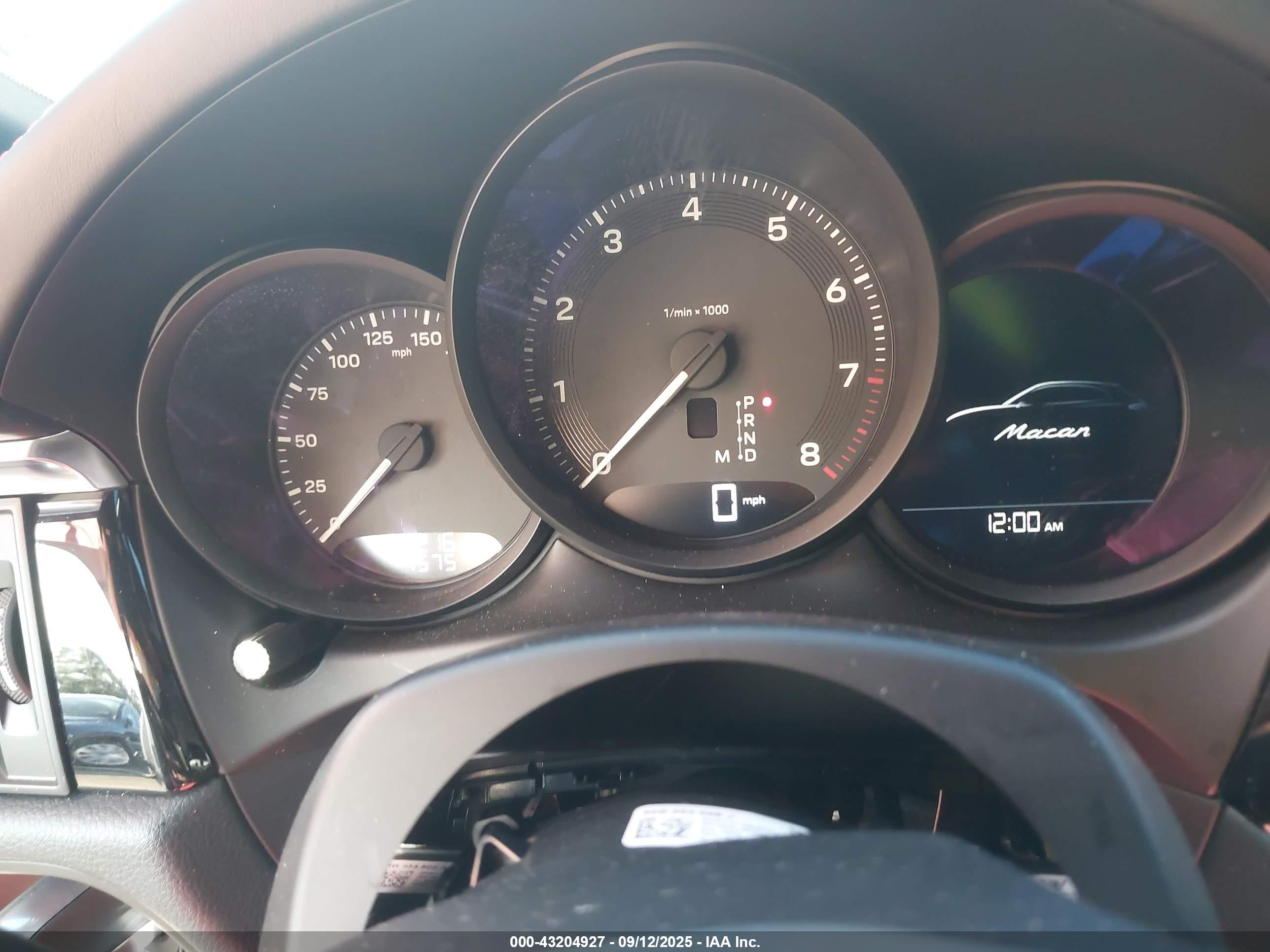 PORSCHE MACAN image 7