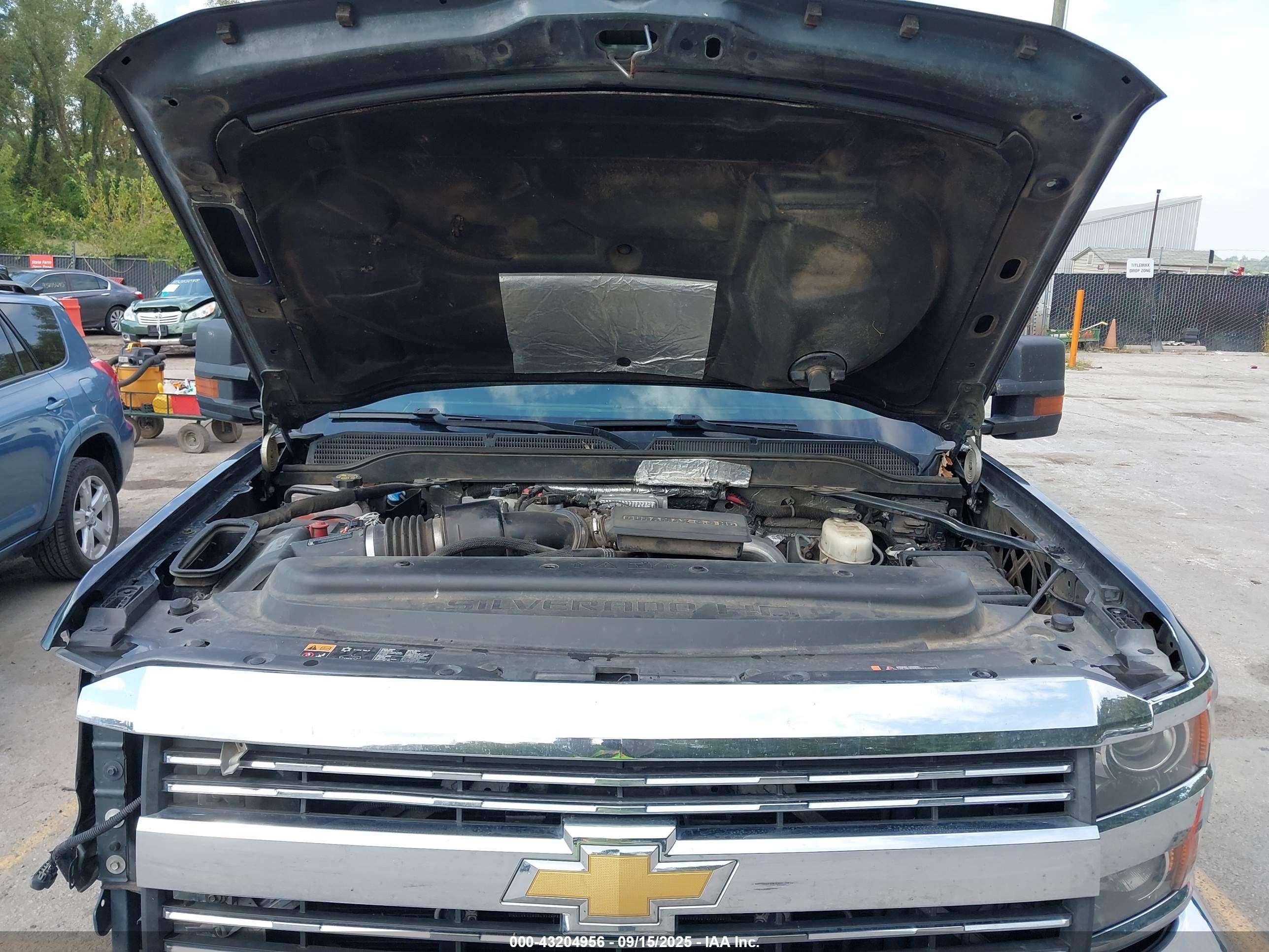 CHEVROLET SILVERADO image 10