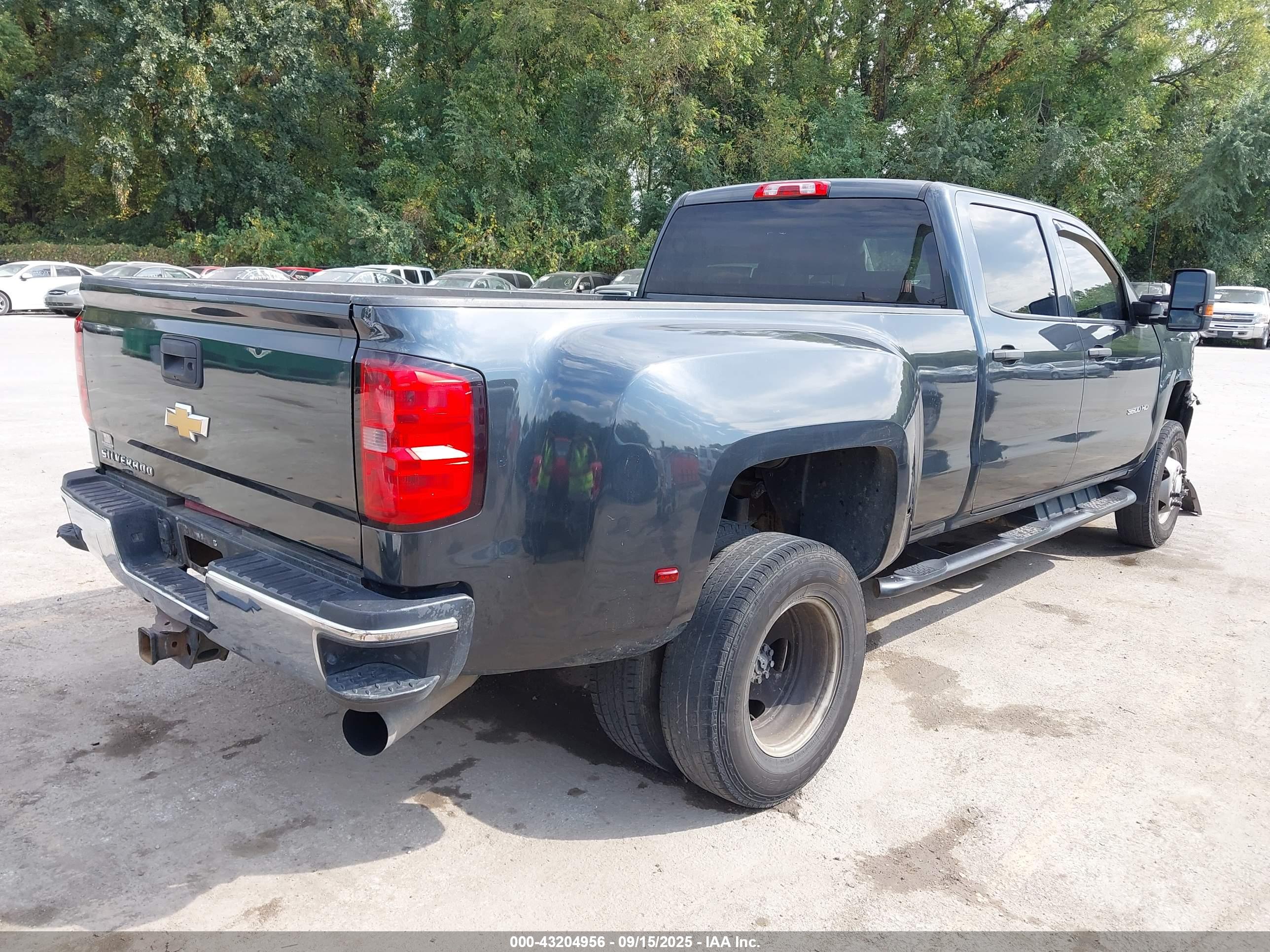 CHEVROLET SILVERADO image 4