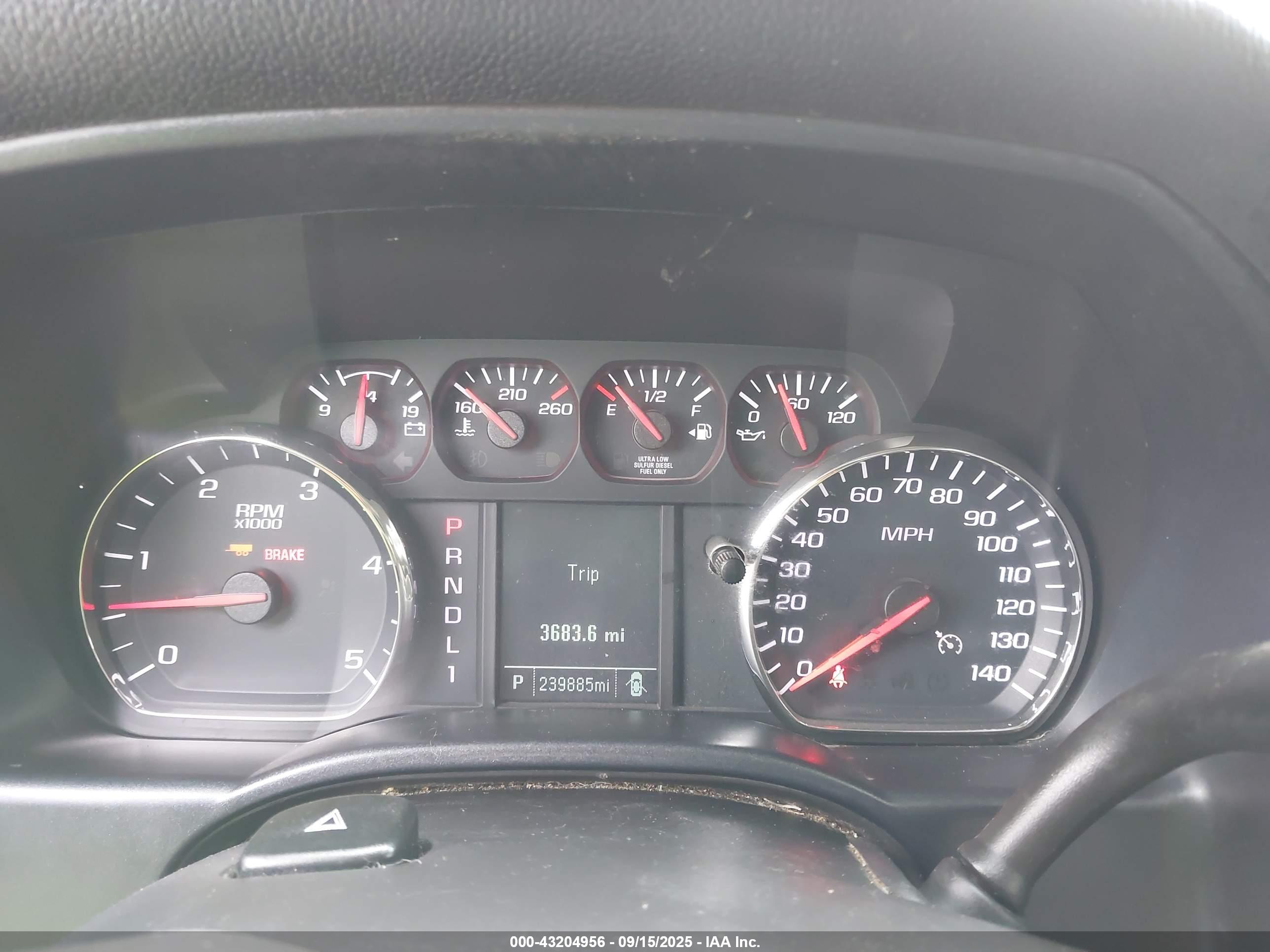 CHEVROLET SILVERADO image 6