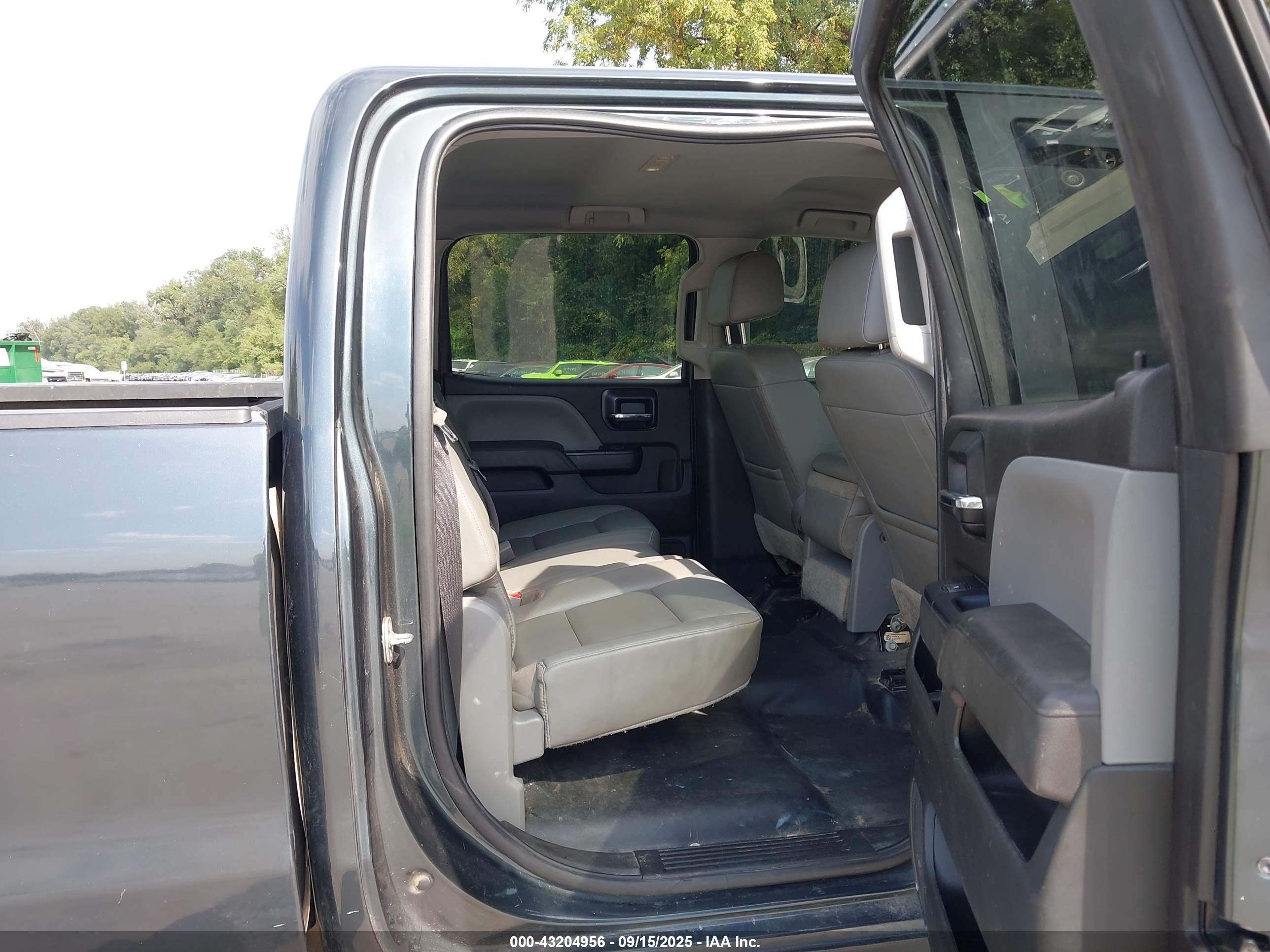 CHEVROLET SILVERADO image 7