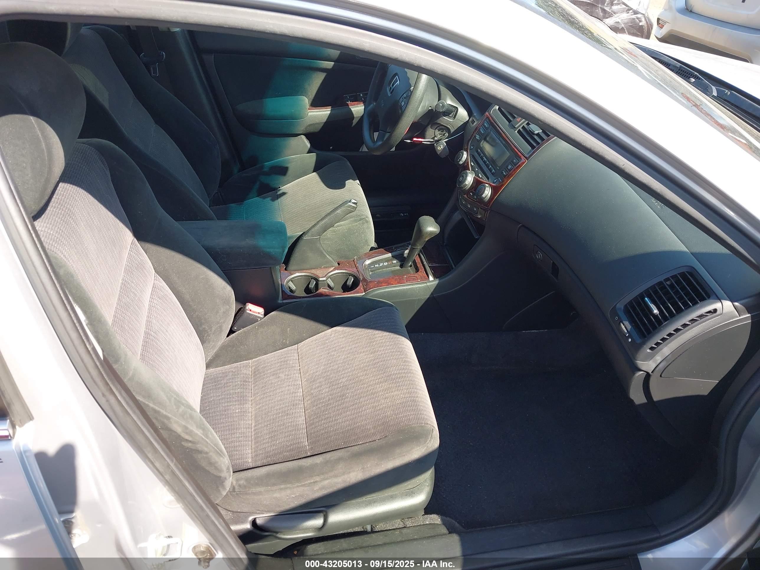 HONDA ACCORD image 5