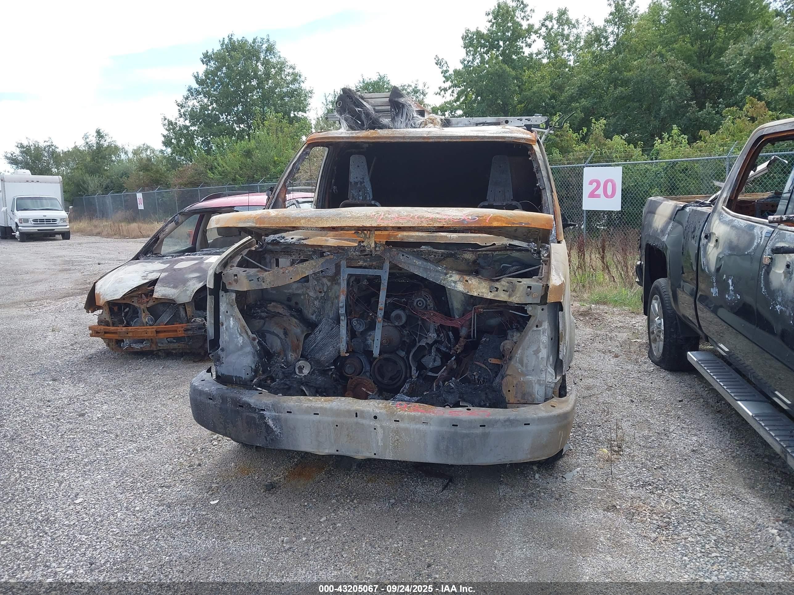 CHEVROLET EXPRESS image 6