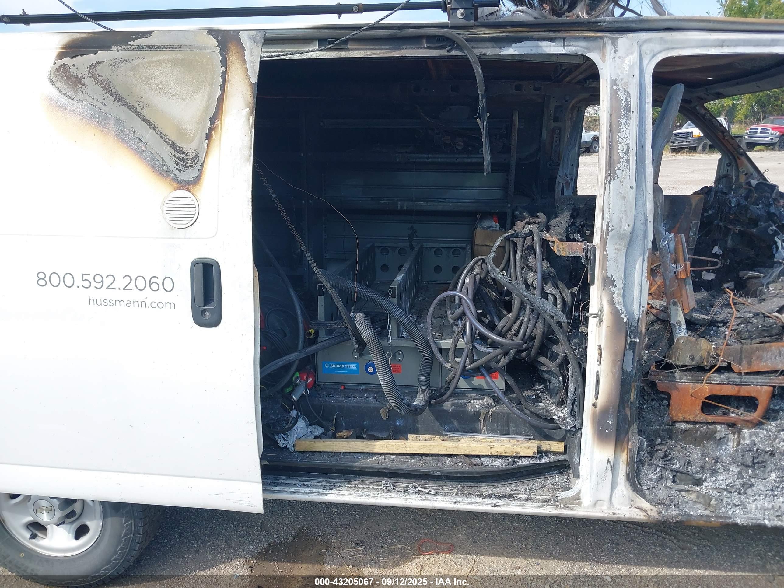 CHEVROLET EXPRESS image 8