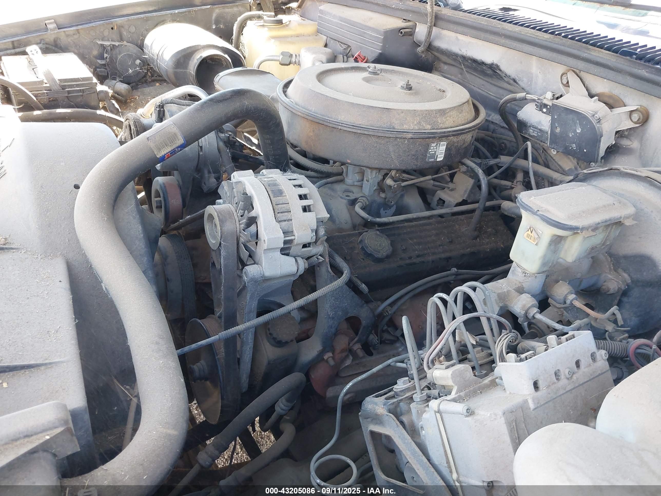 CHEVROLET SUBURBAN image 6