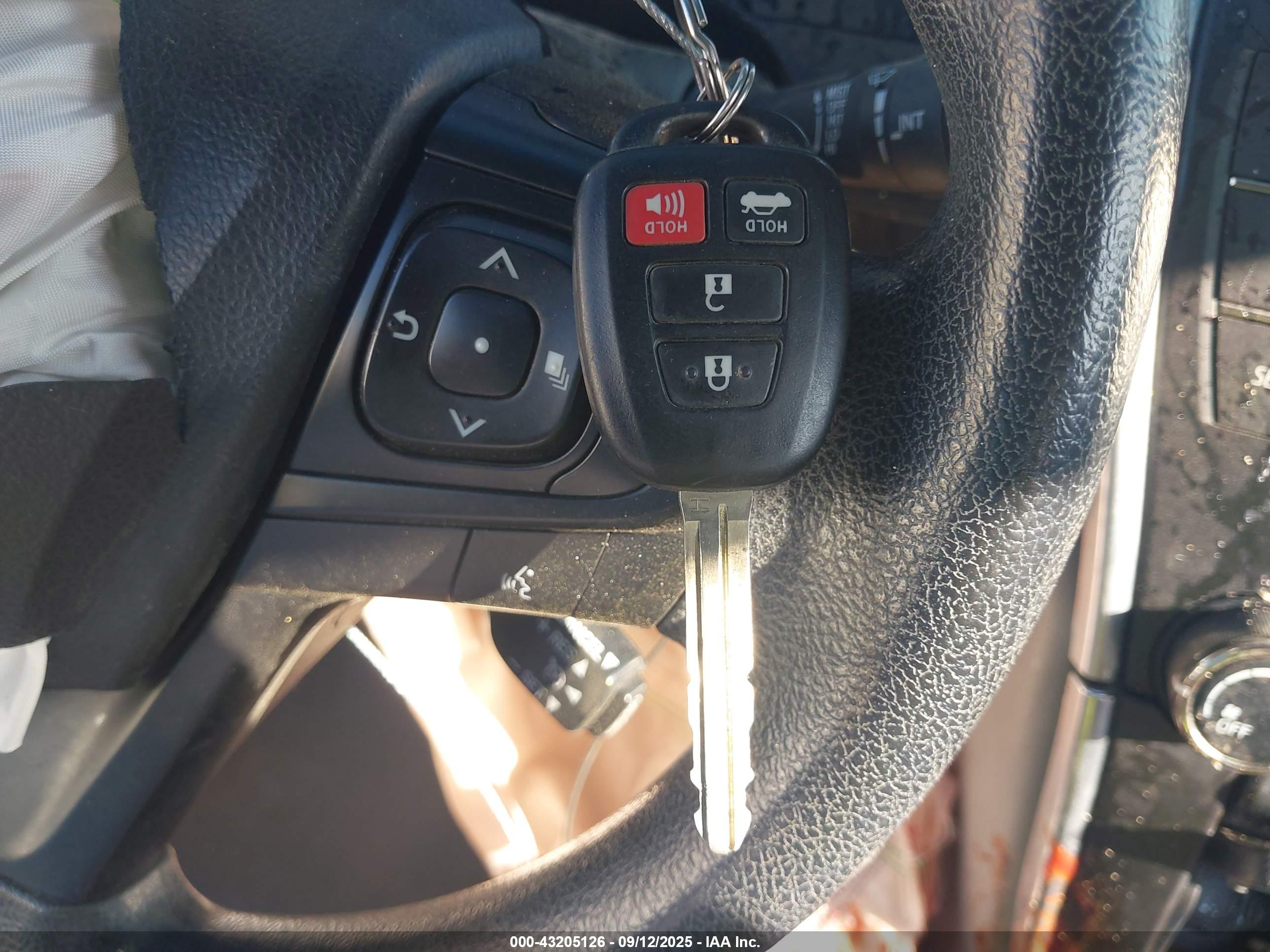 TOYOTA CAMRY image 11