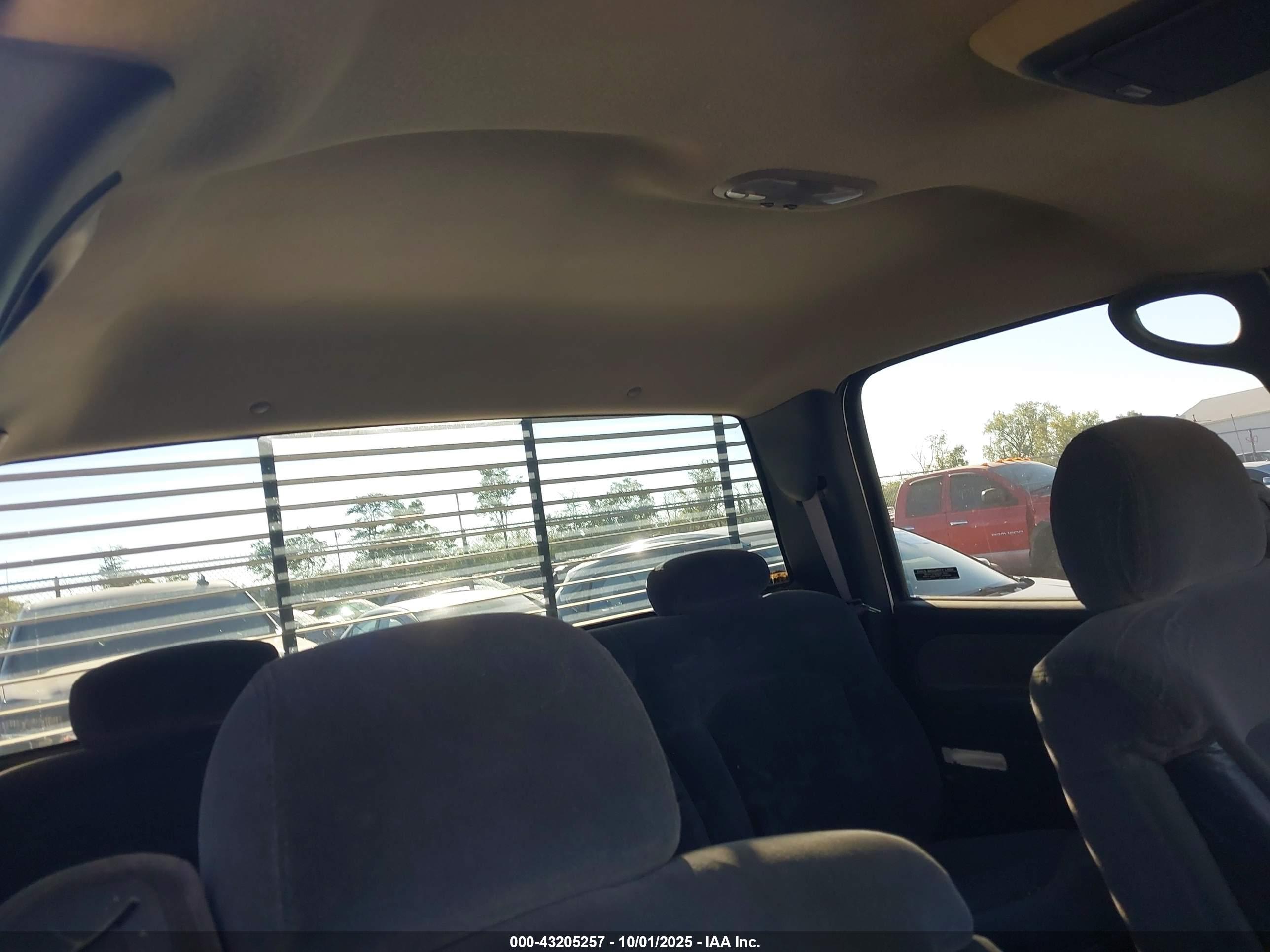 CHEVROLET SILVERADO image 7