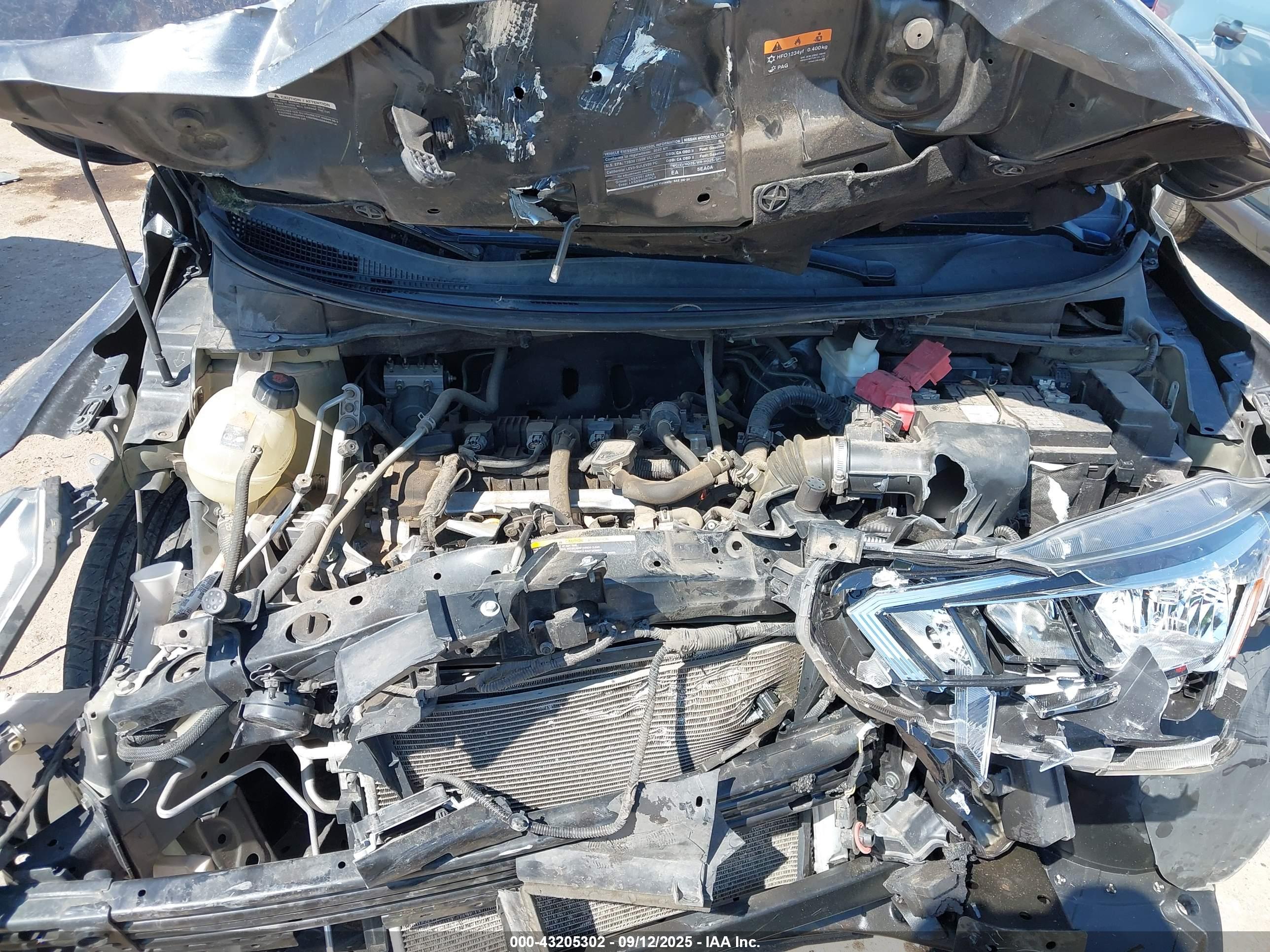 NISSAN VERSA image 10