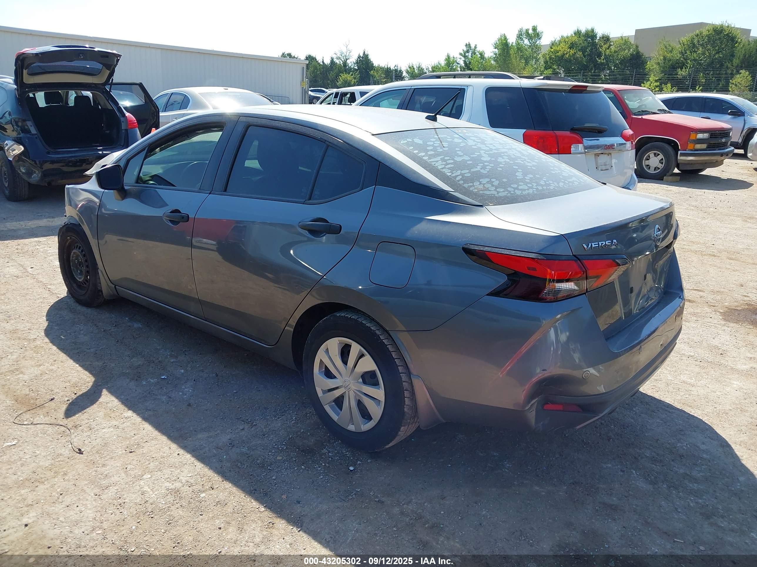 NISSAN VERSA image 3
