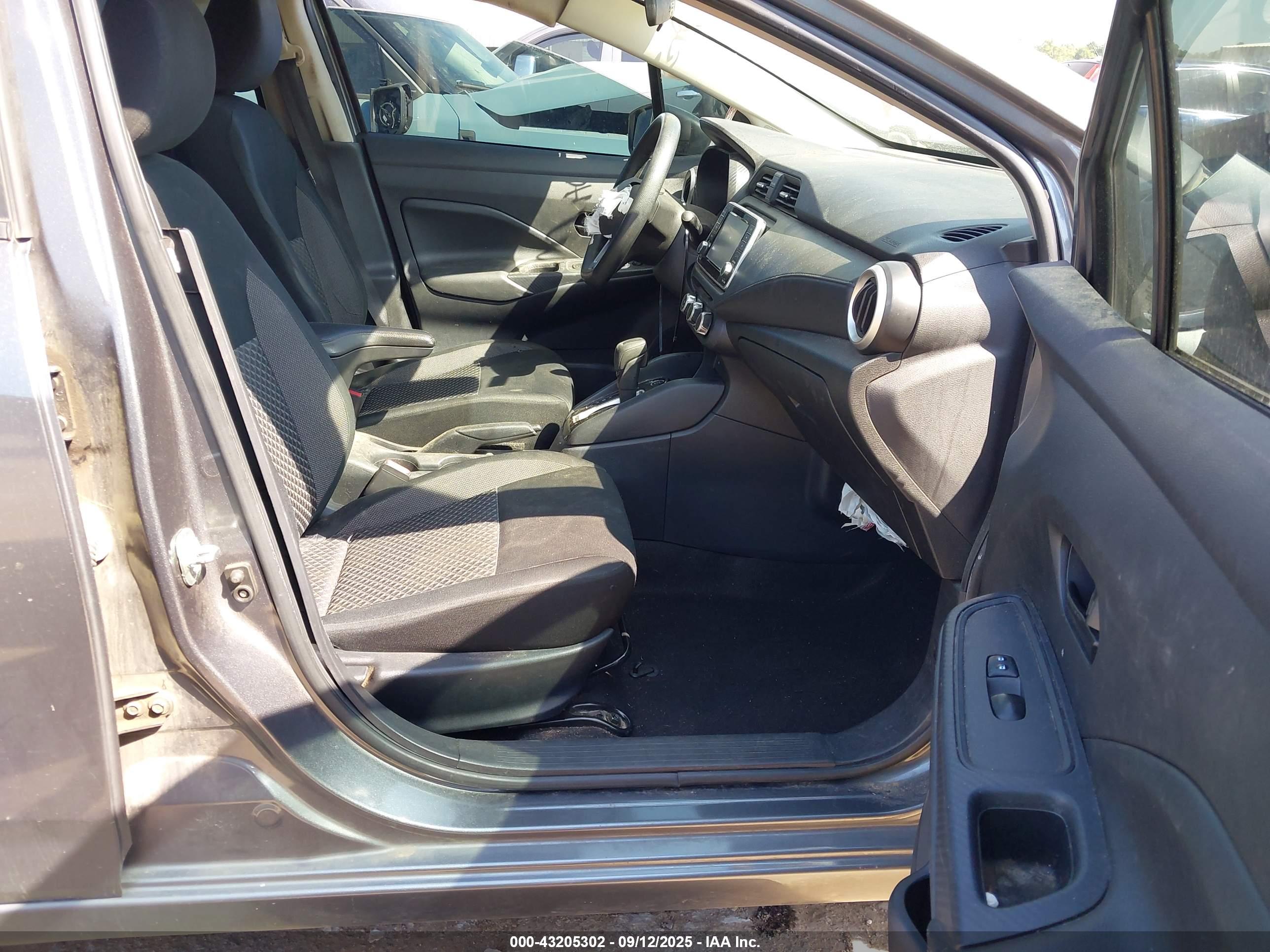 NISSAN VERSA image 5