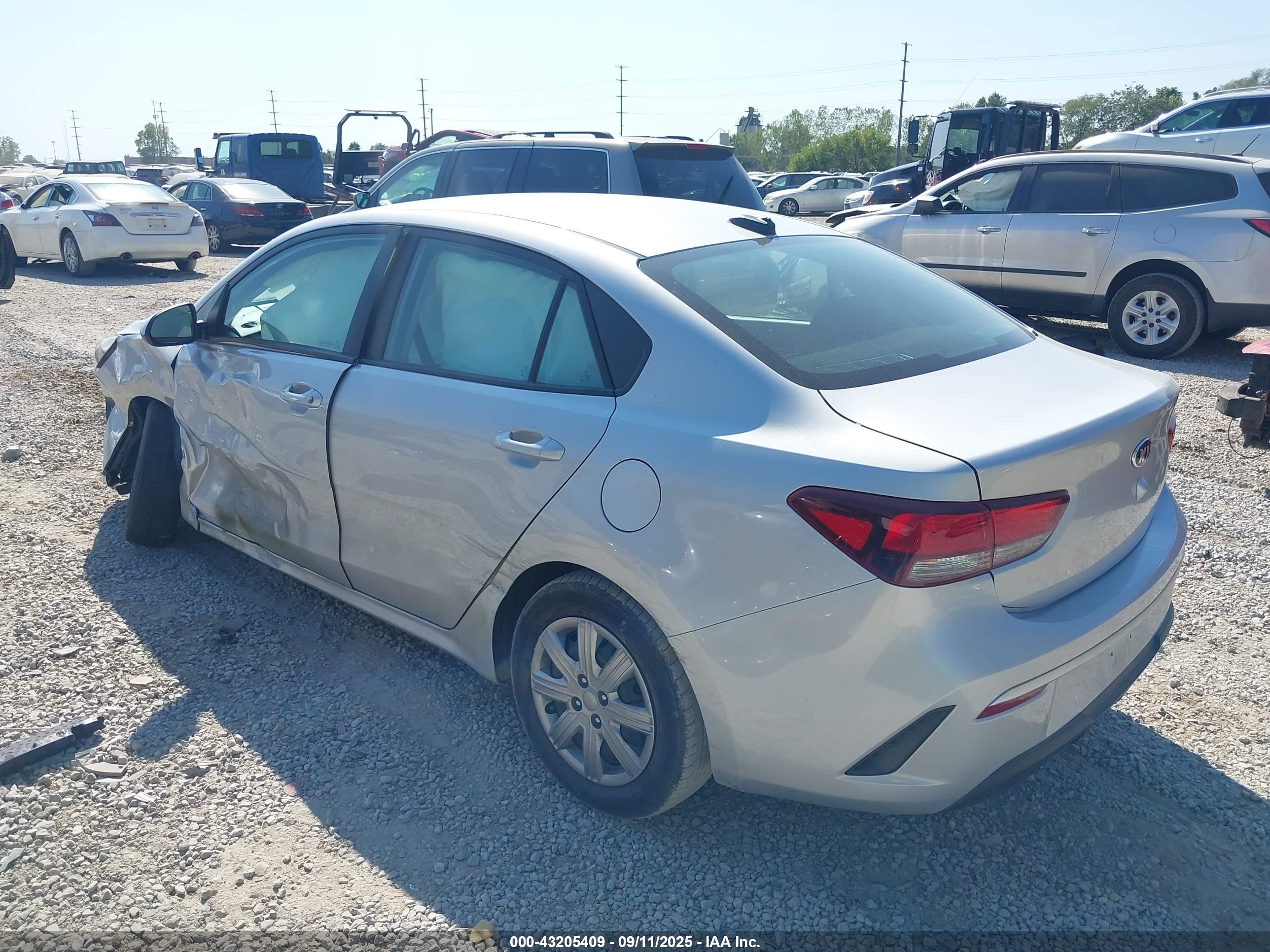 KIA RIO image 3