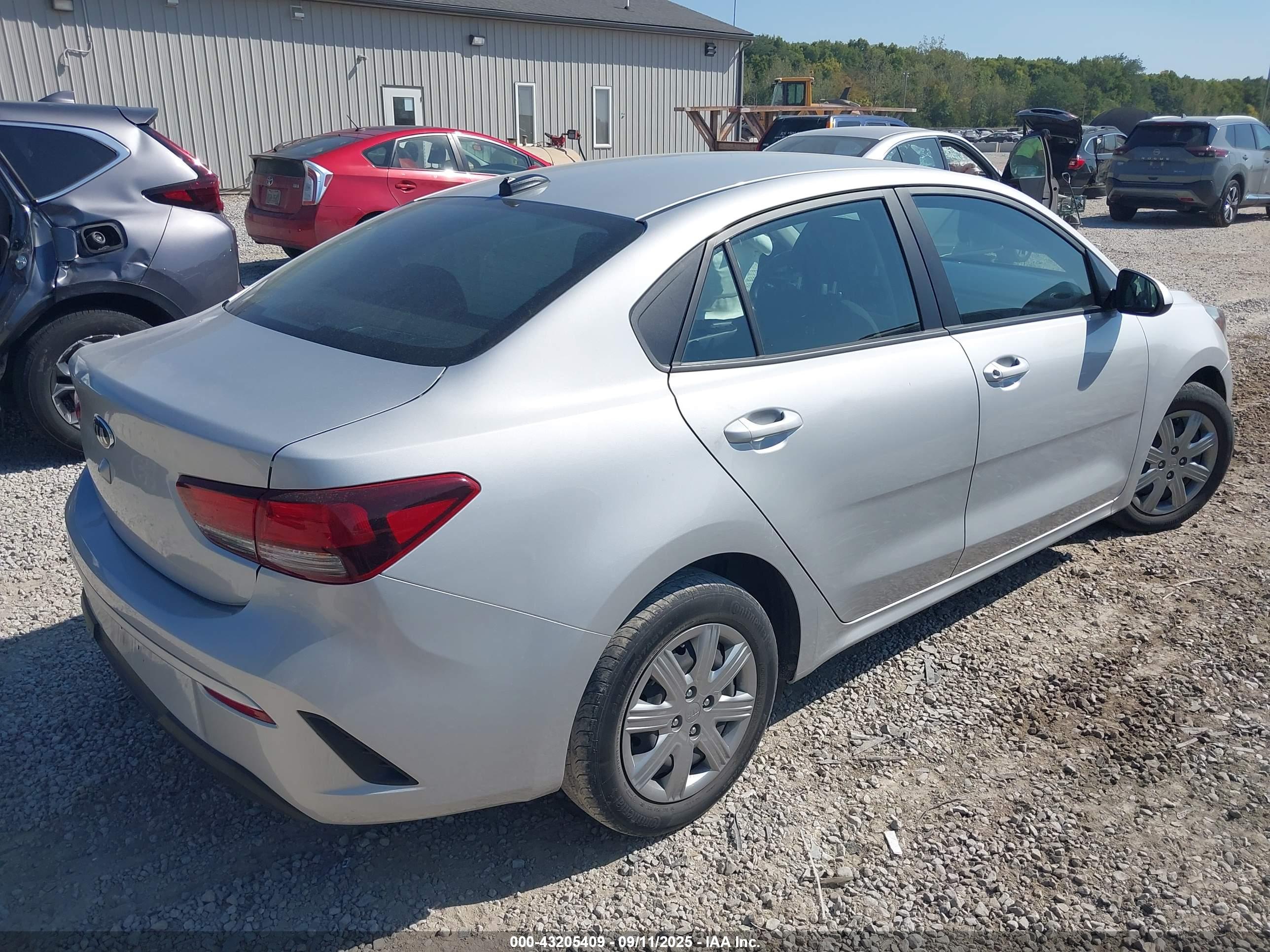 KIA RIO image 4