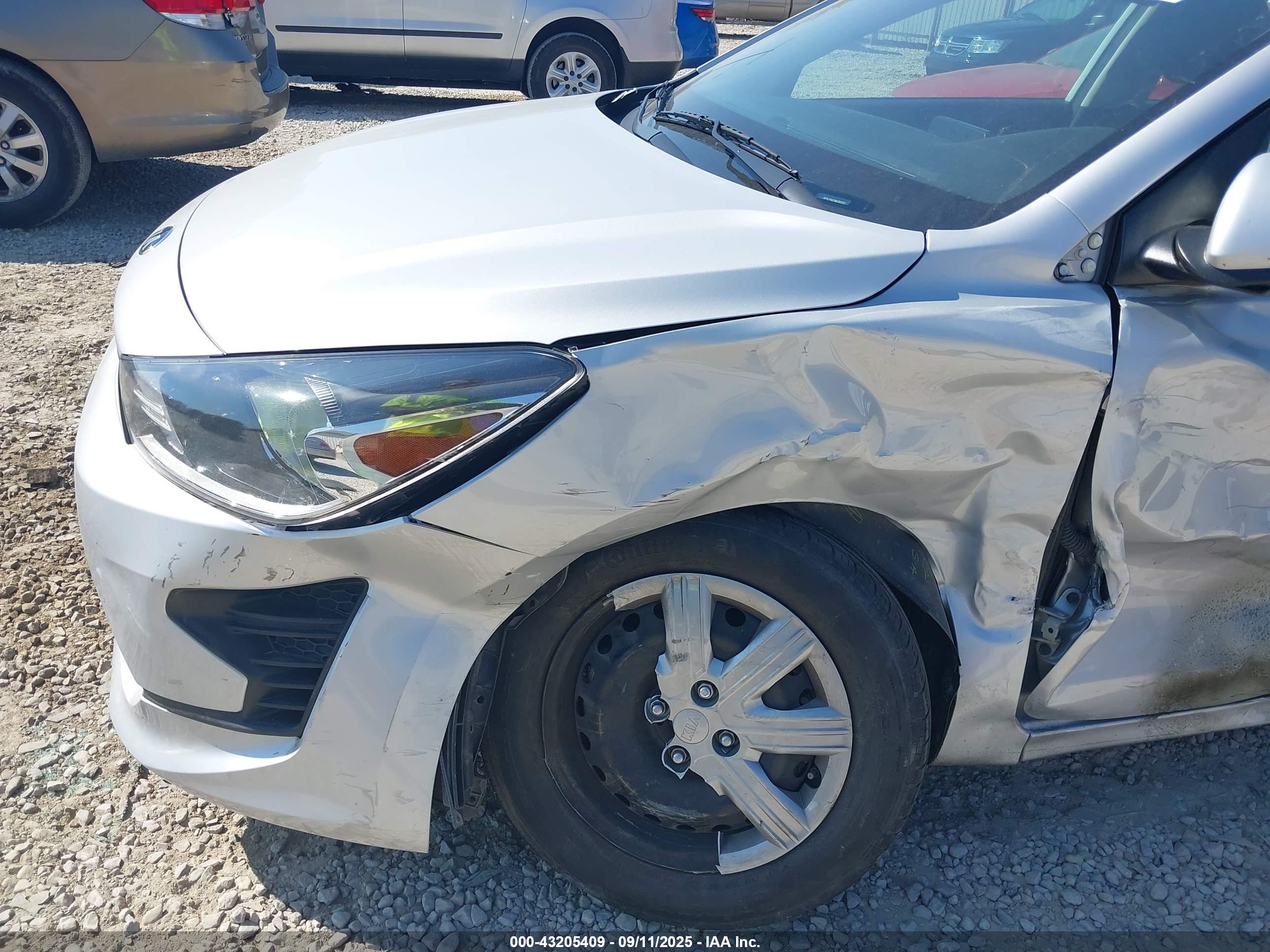 KIA RIO image 6