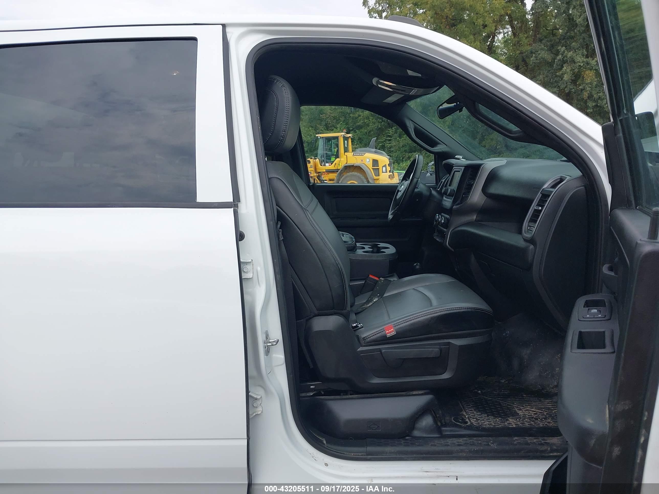 RAM 3500 image 7