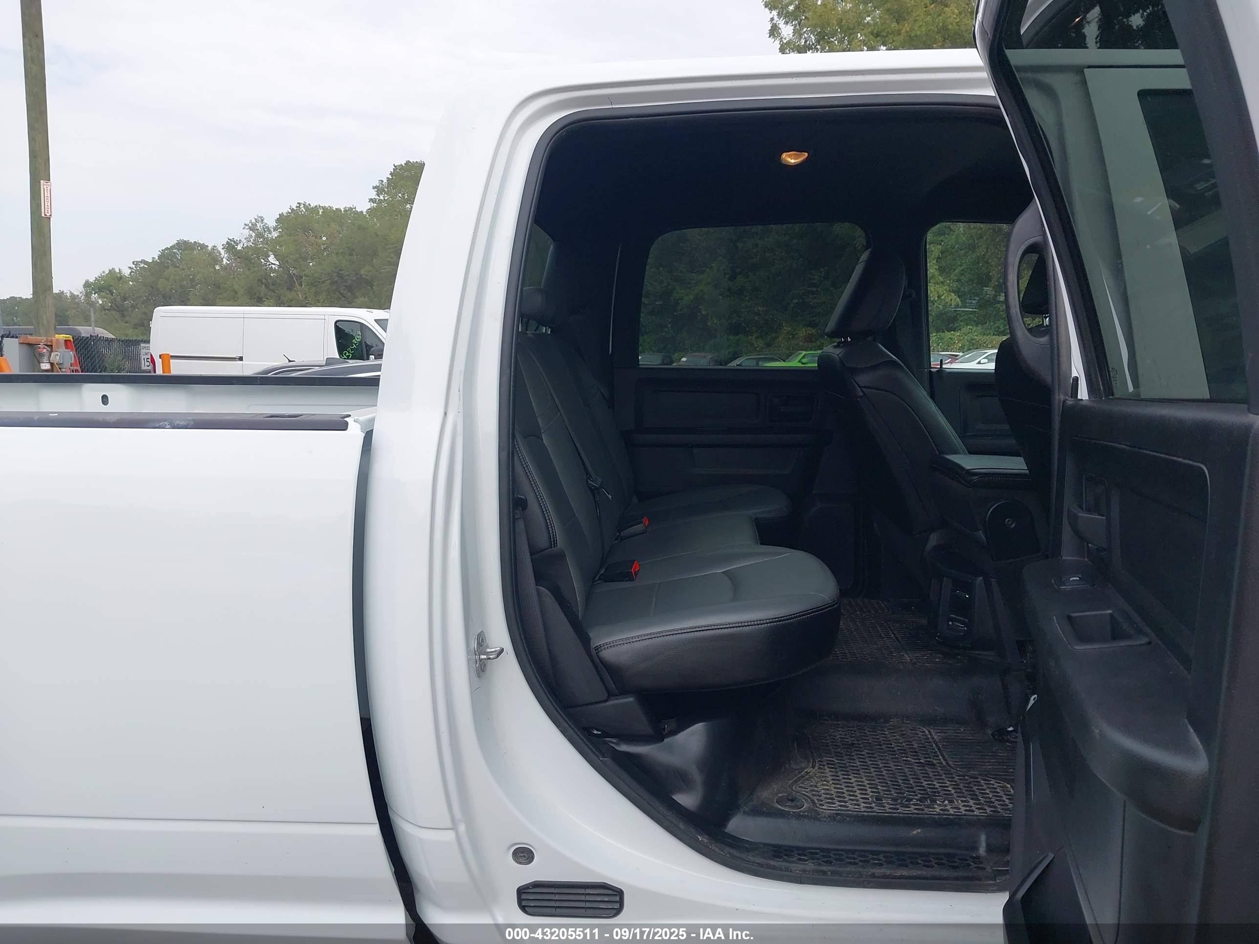 RAM 3500 image 8