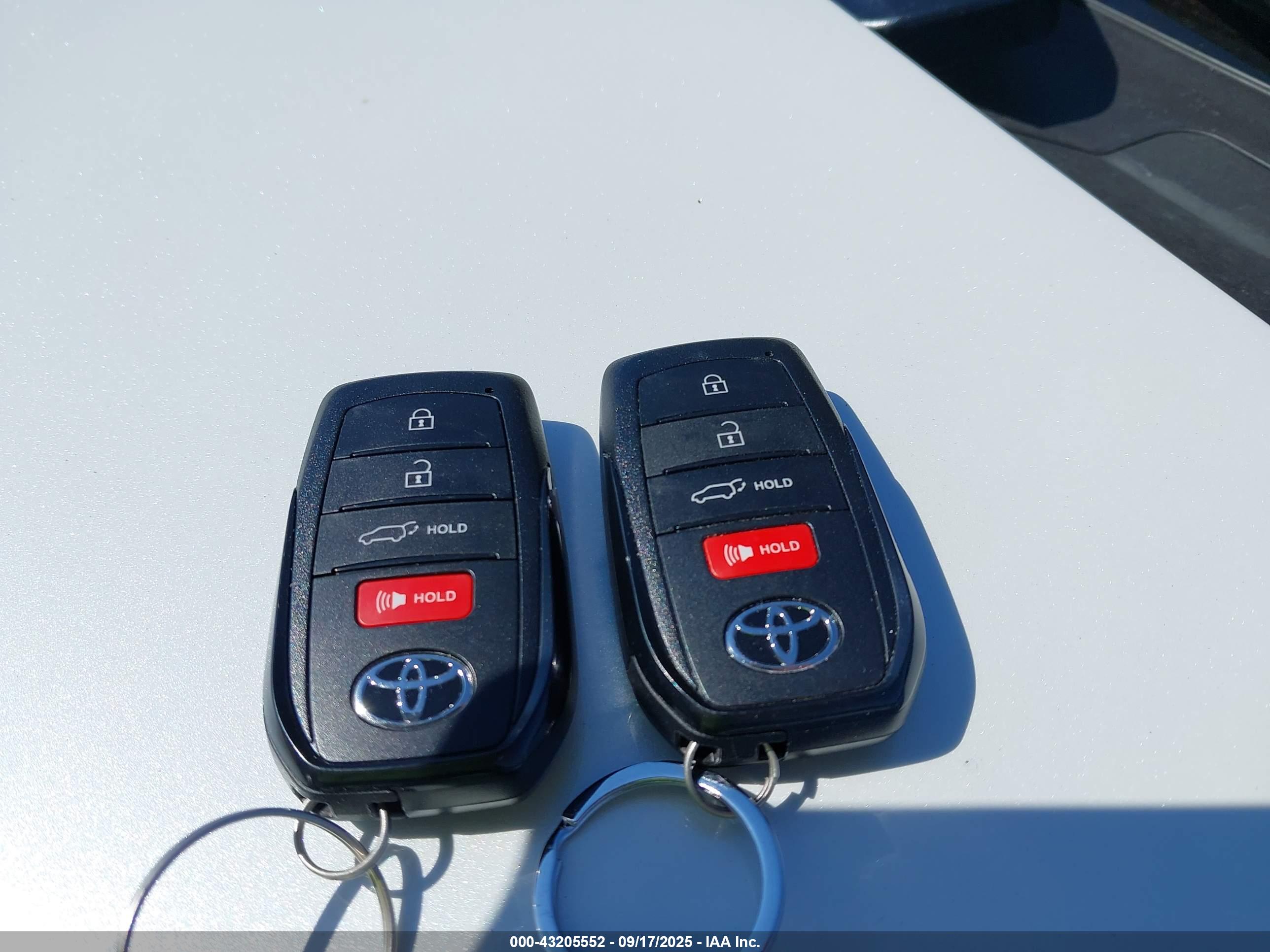 TOYOTA PRIUS image 11