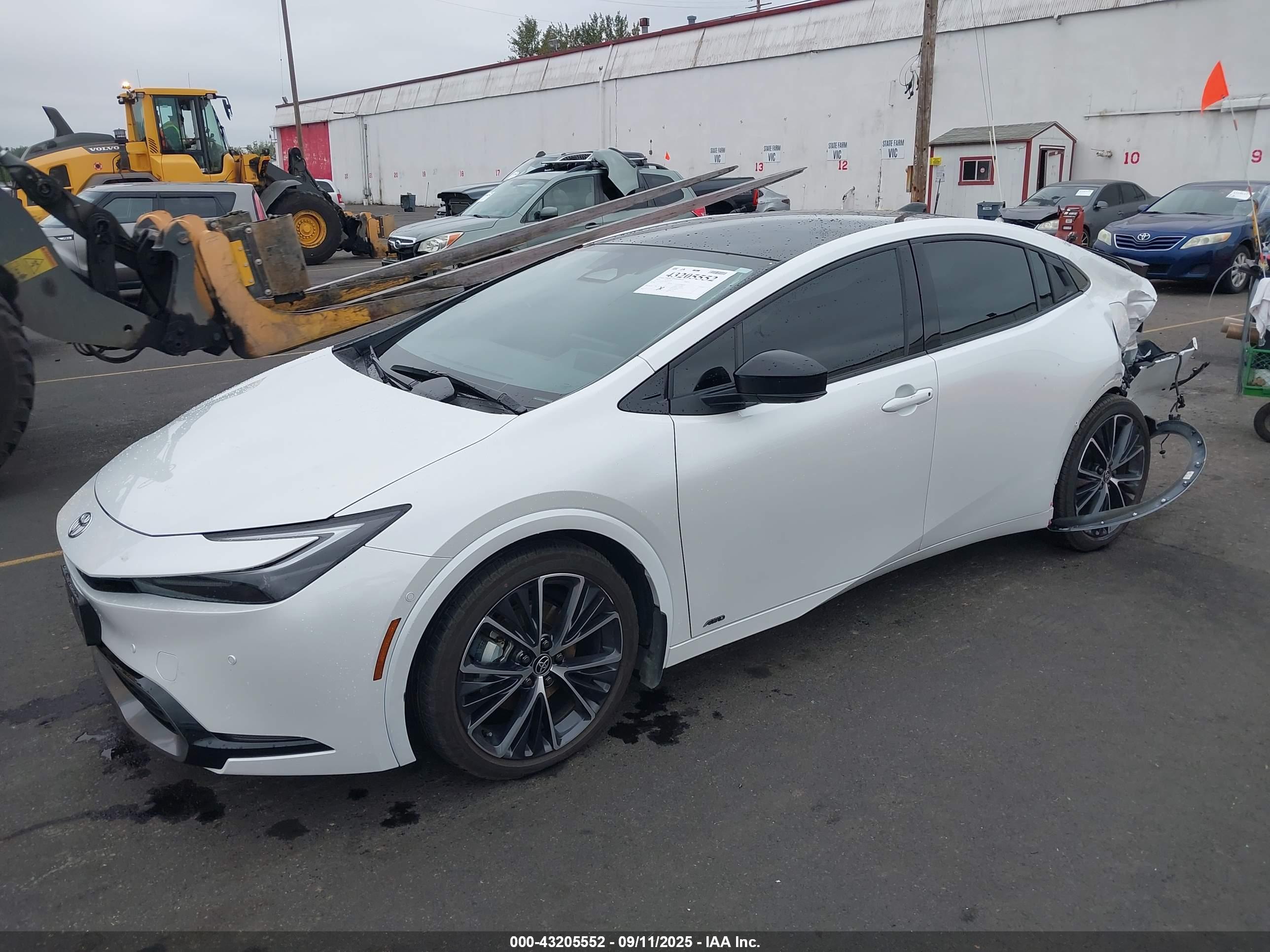 TOYOTA PRIUS image 2