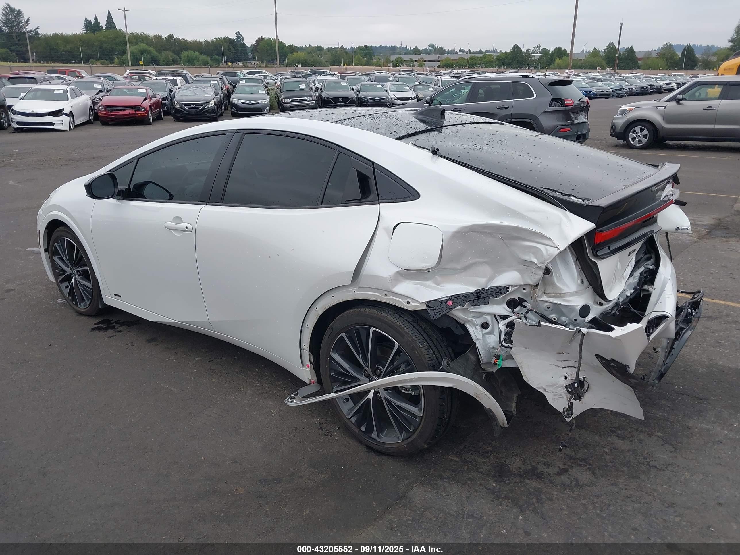 TOYOTA PRIUS image 3
