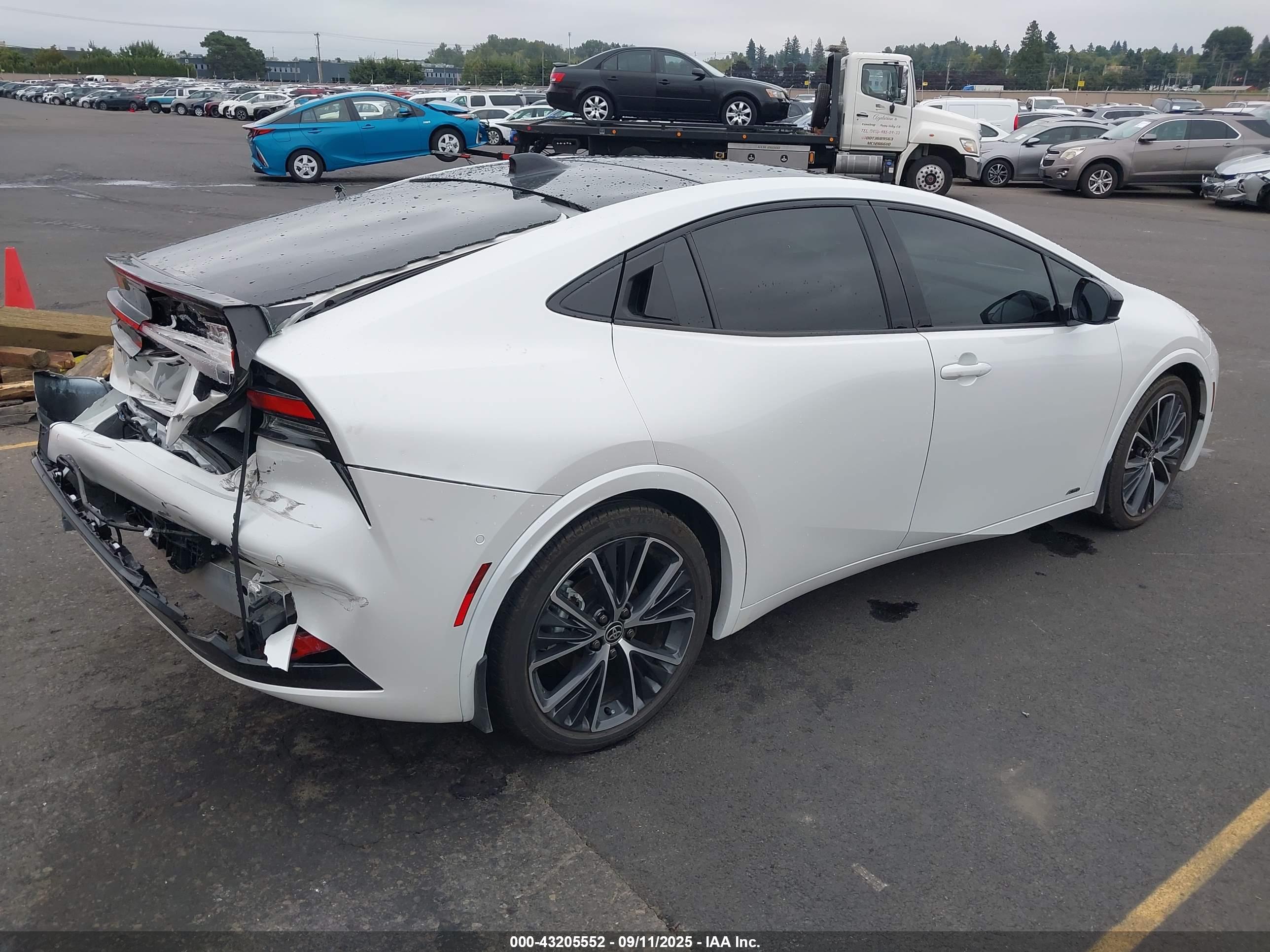 TOYOTA PRIUS image 4