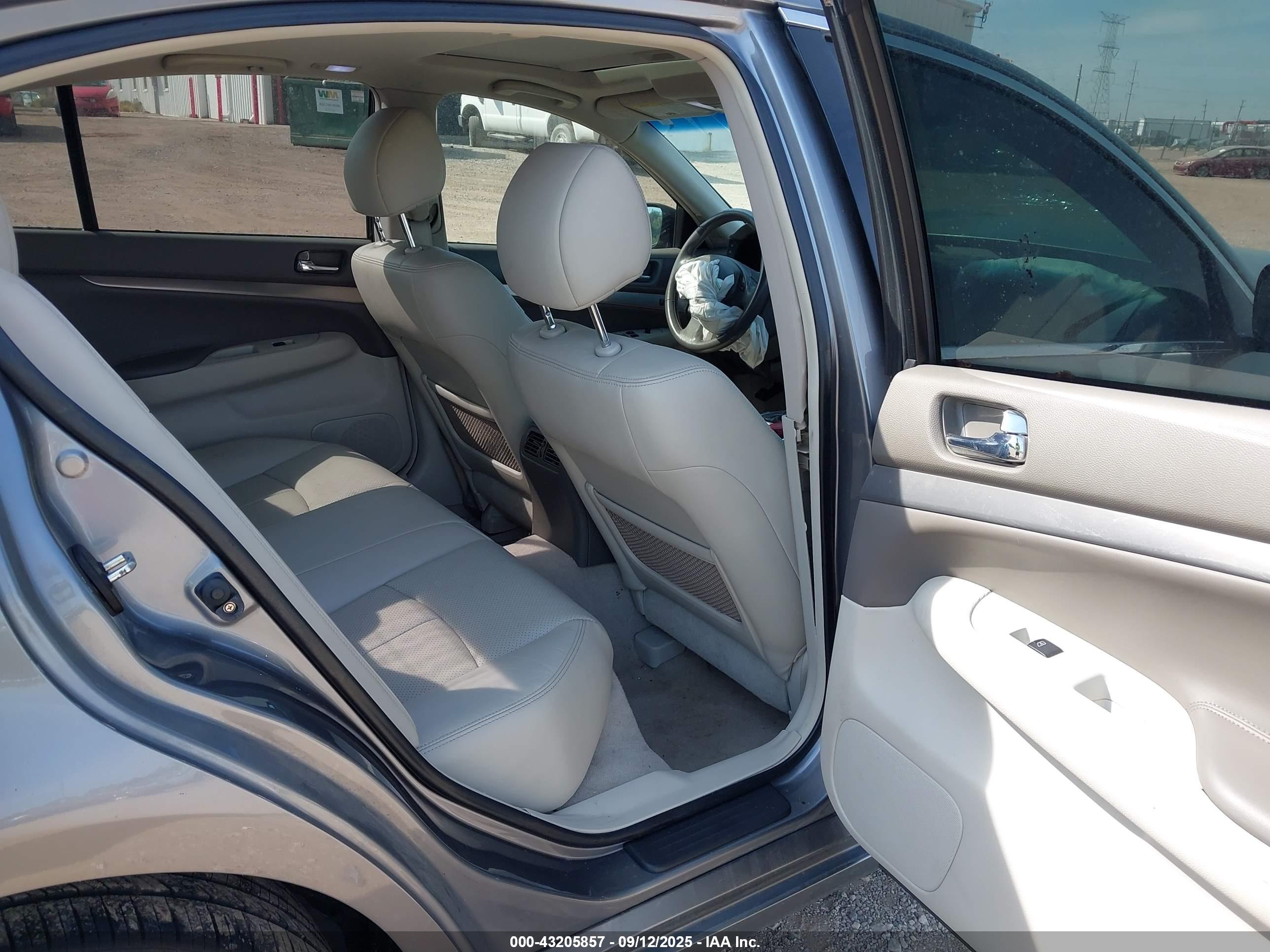 INFINITI G37X image 8