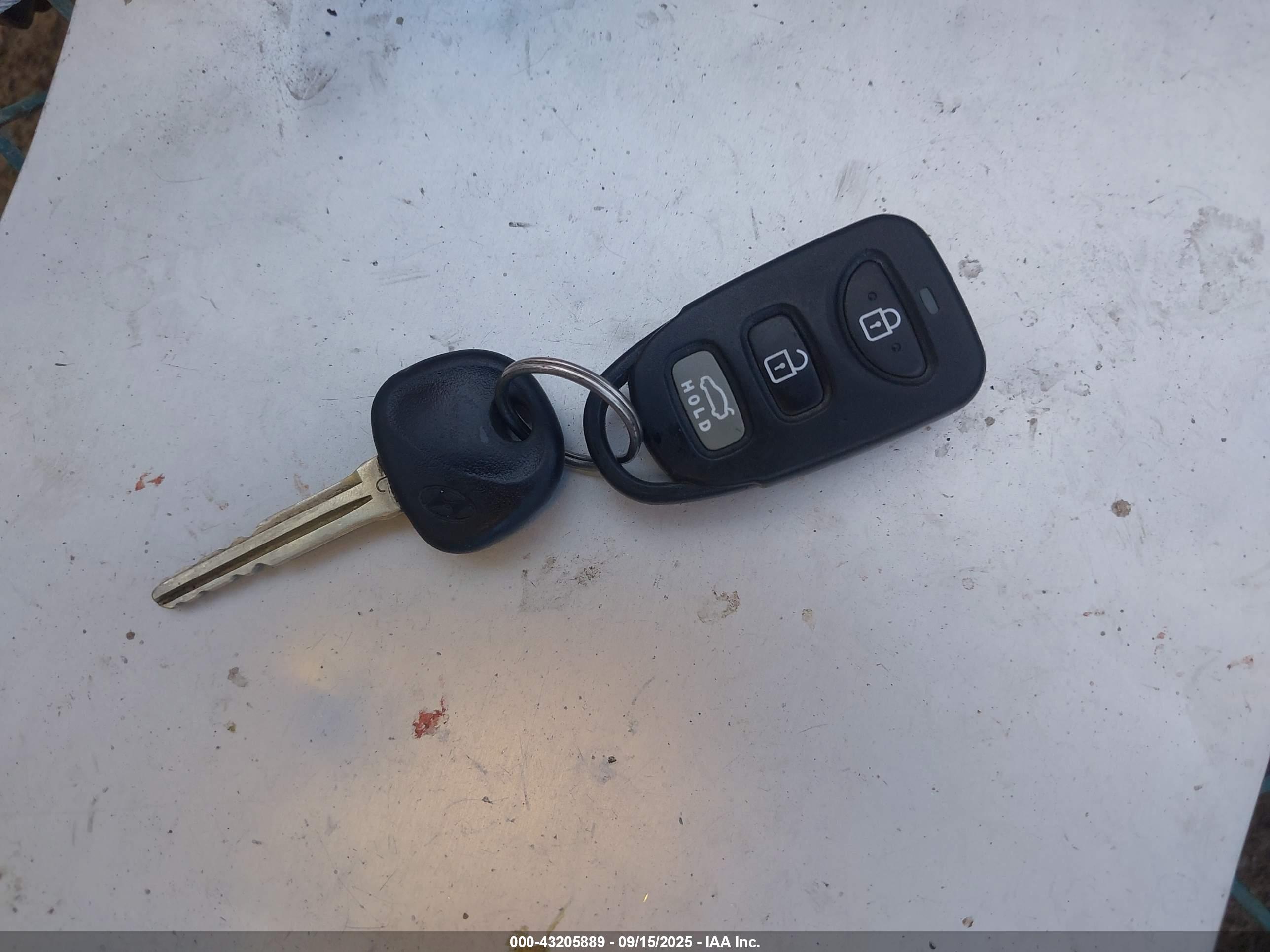 HYUNDAI ELANTRA image 11
