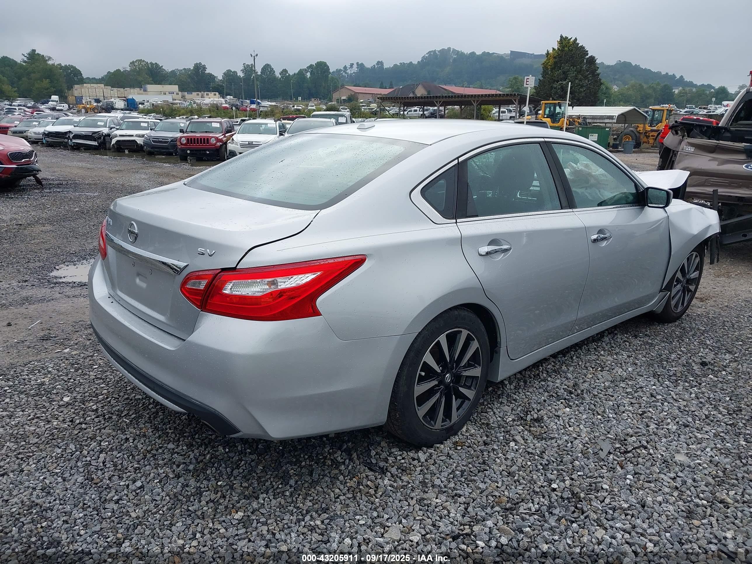 NISSAN ALTIMA image 4