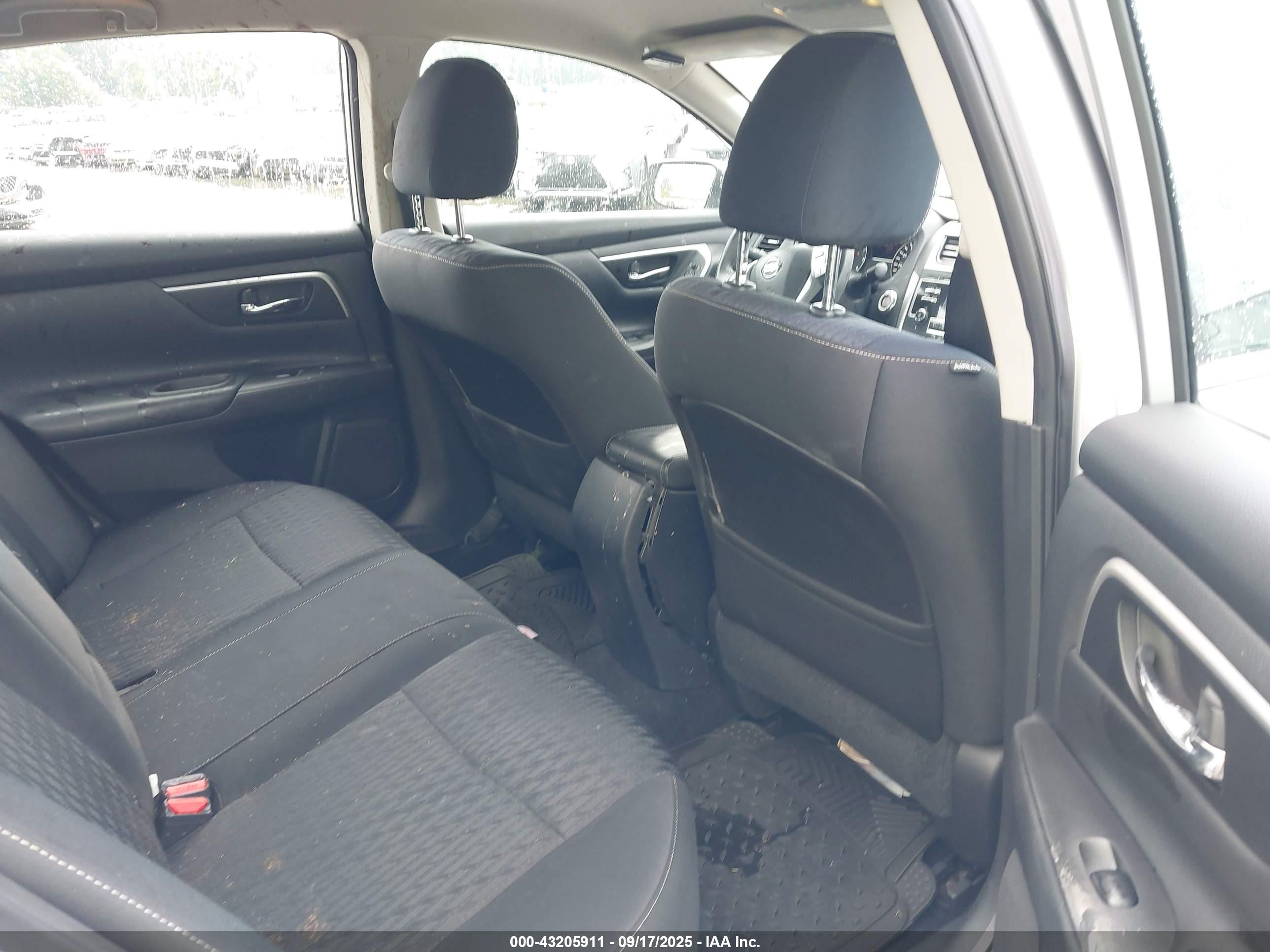 NISSAN ALTIMA image 8