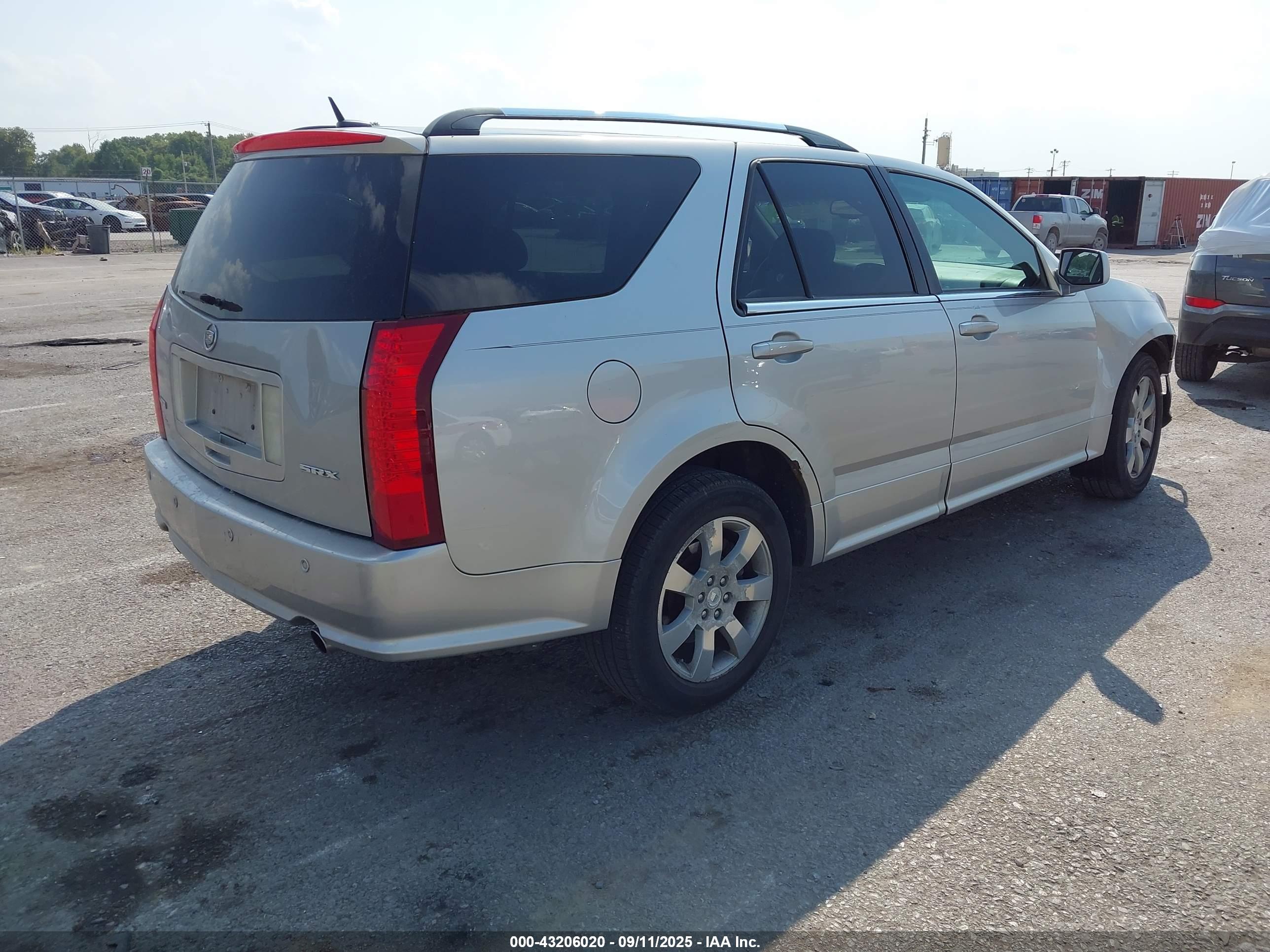CADILLAC SRX image 4