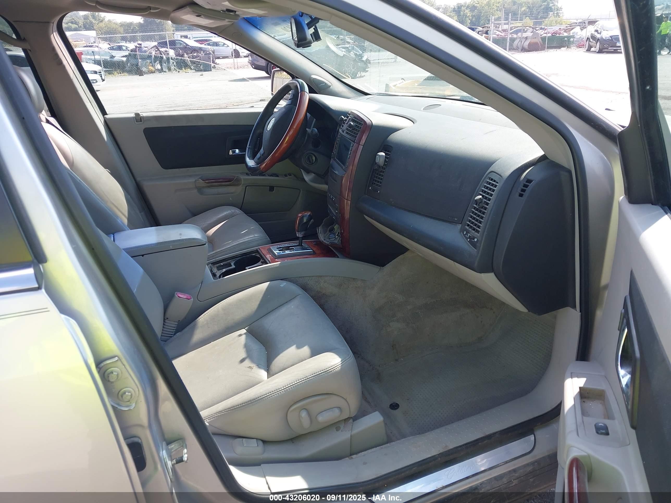 CADILLAC SRX image 5