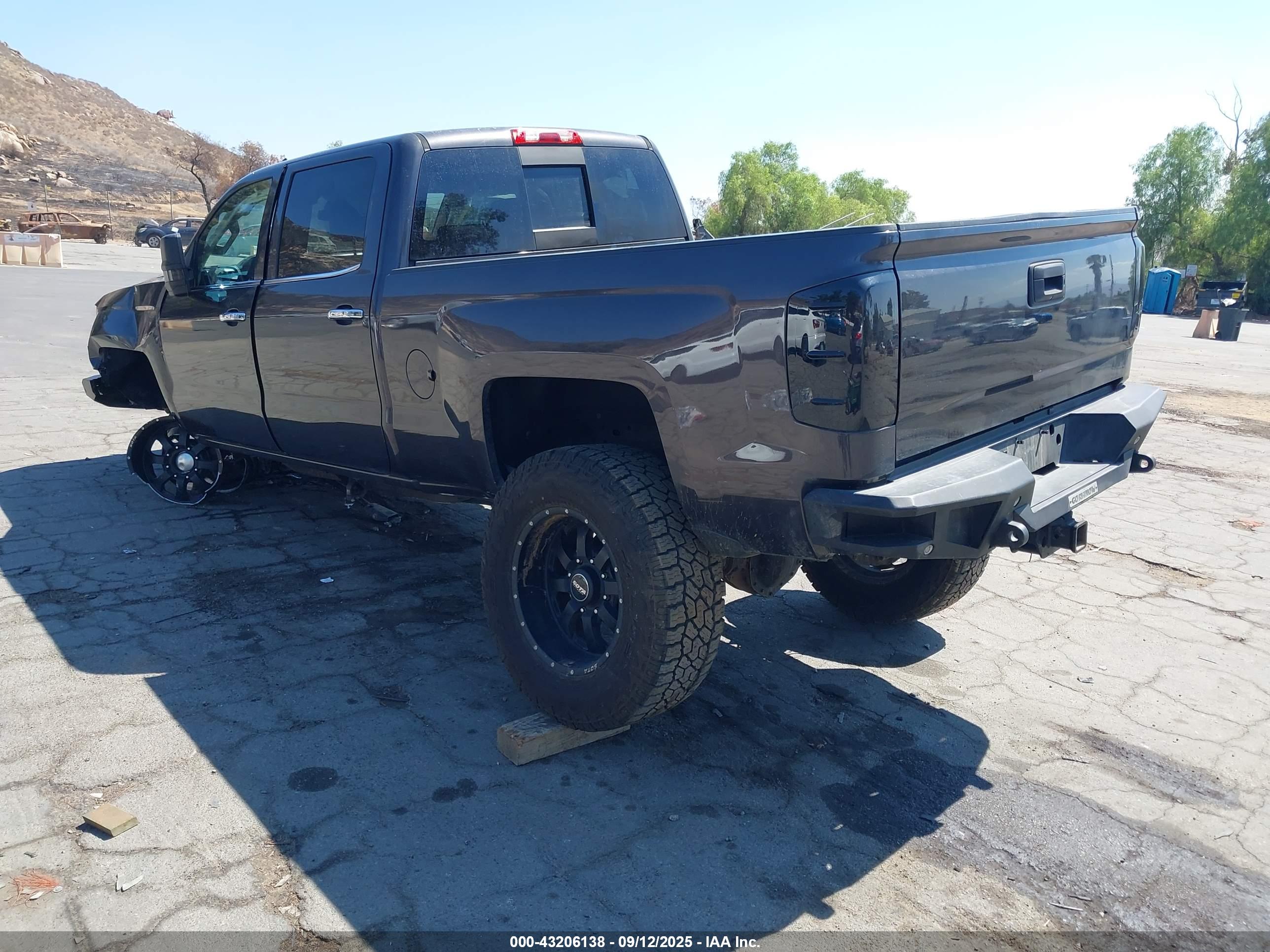CHEVROLET SILVERADO image 3