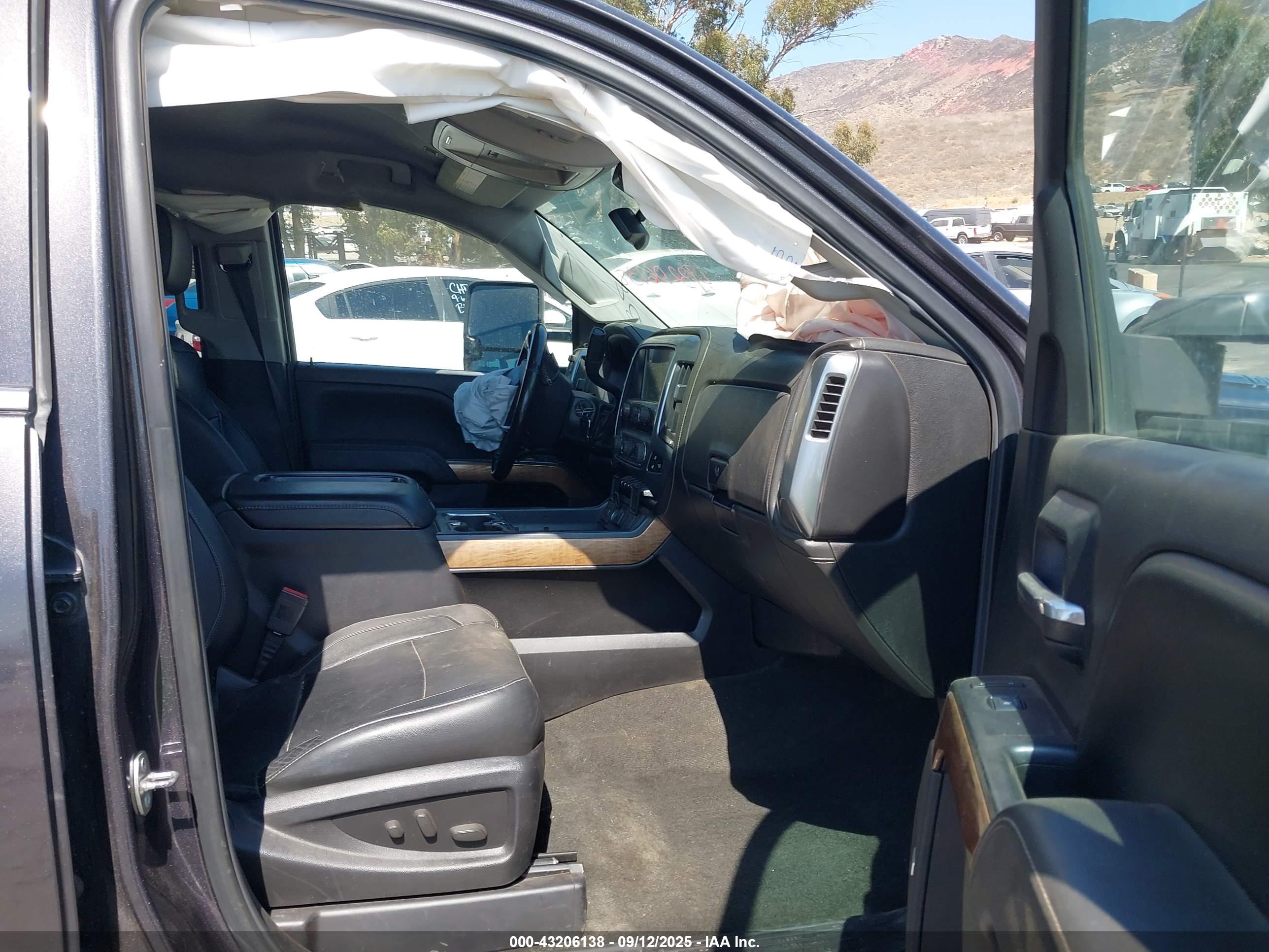 CHEVROLET SILVERADO image 5