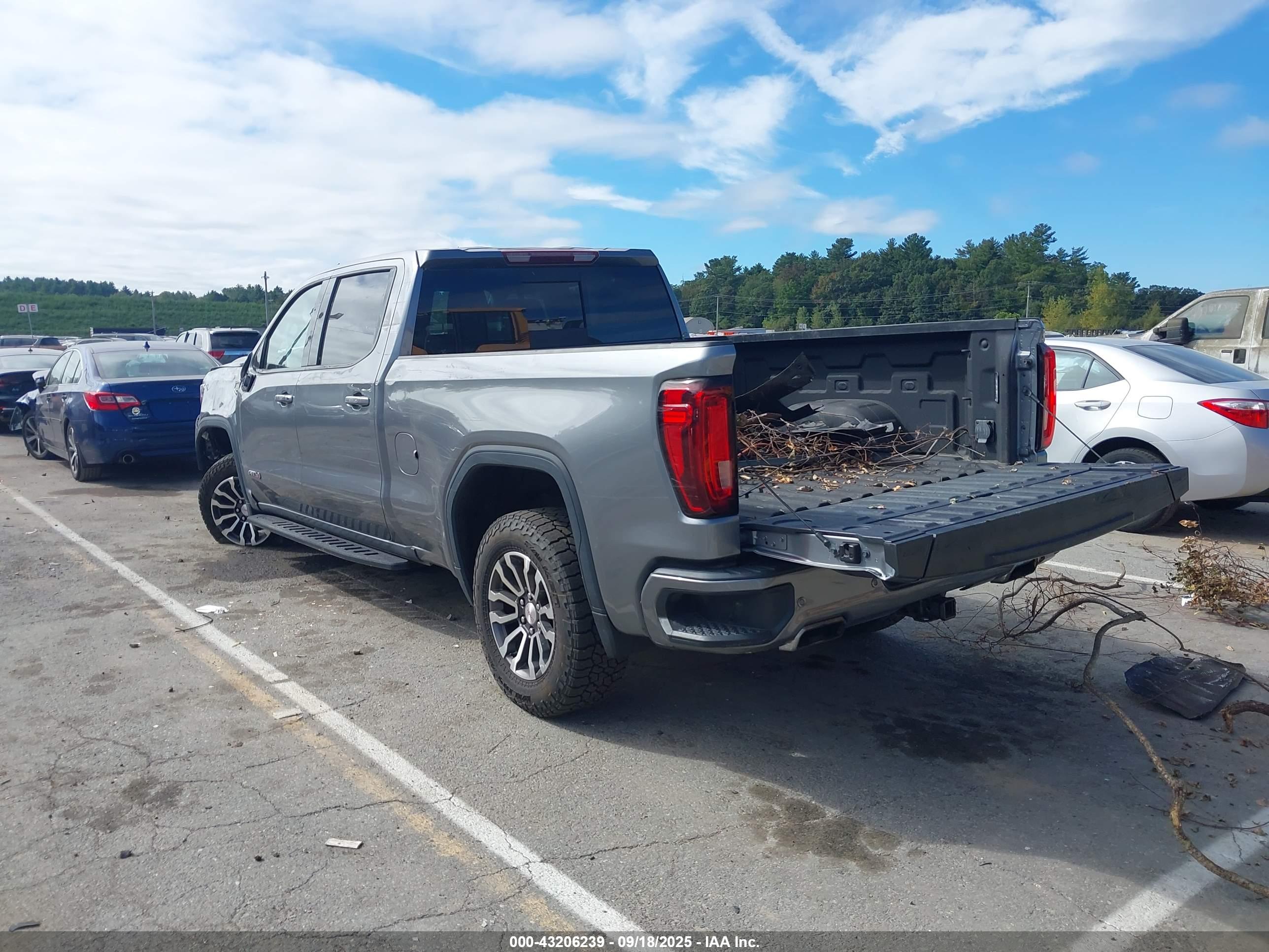 GMC SIERRA image 3