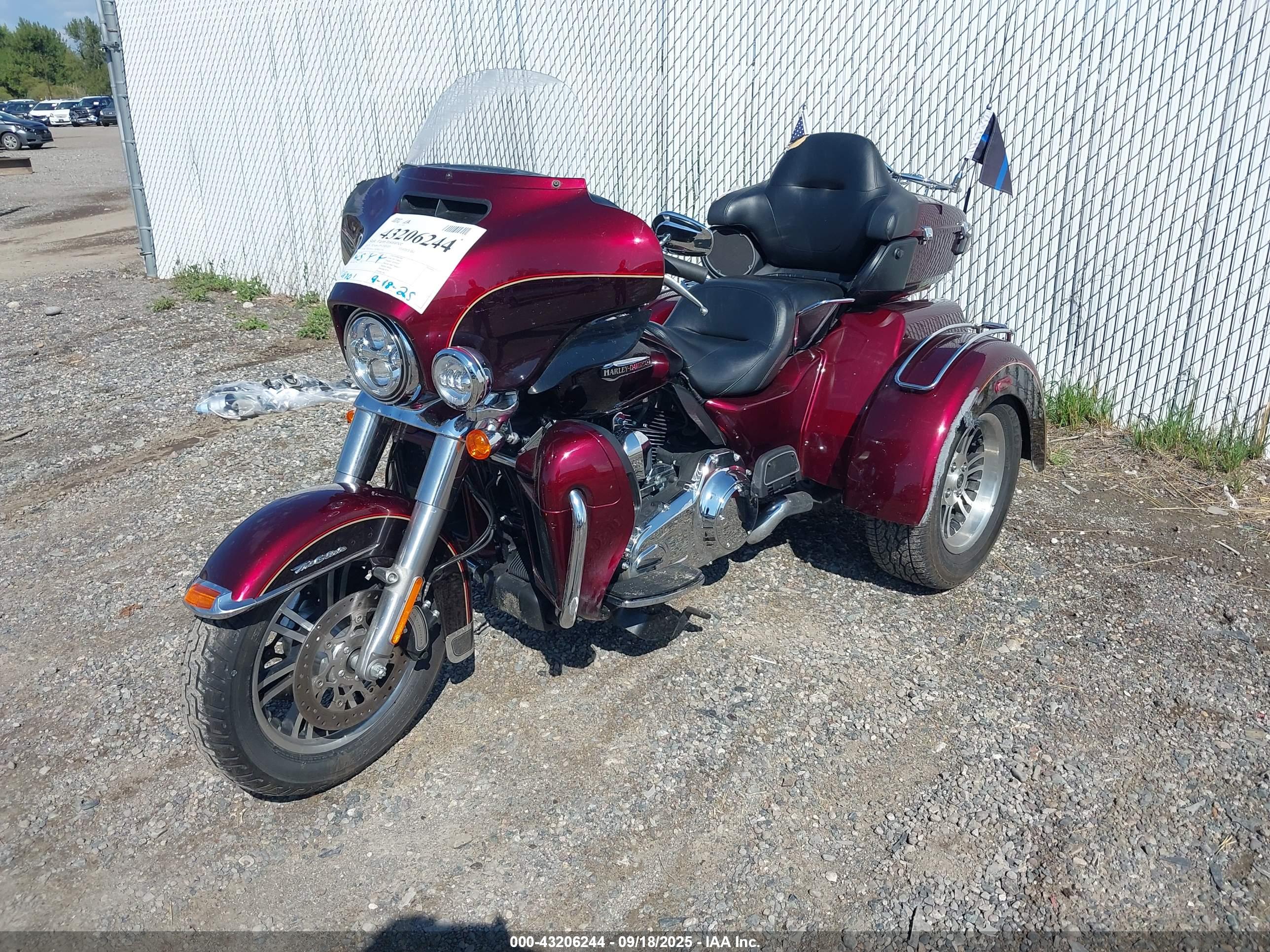 HARLEY-DAVIDSON FLHTCUTG image 2