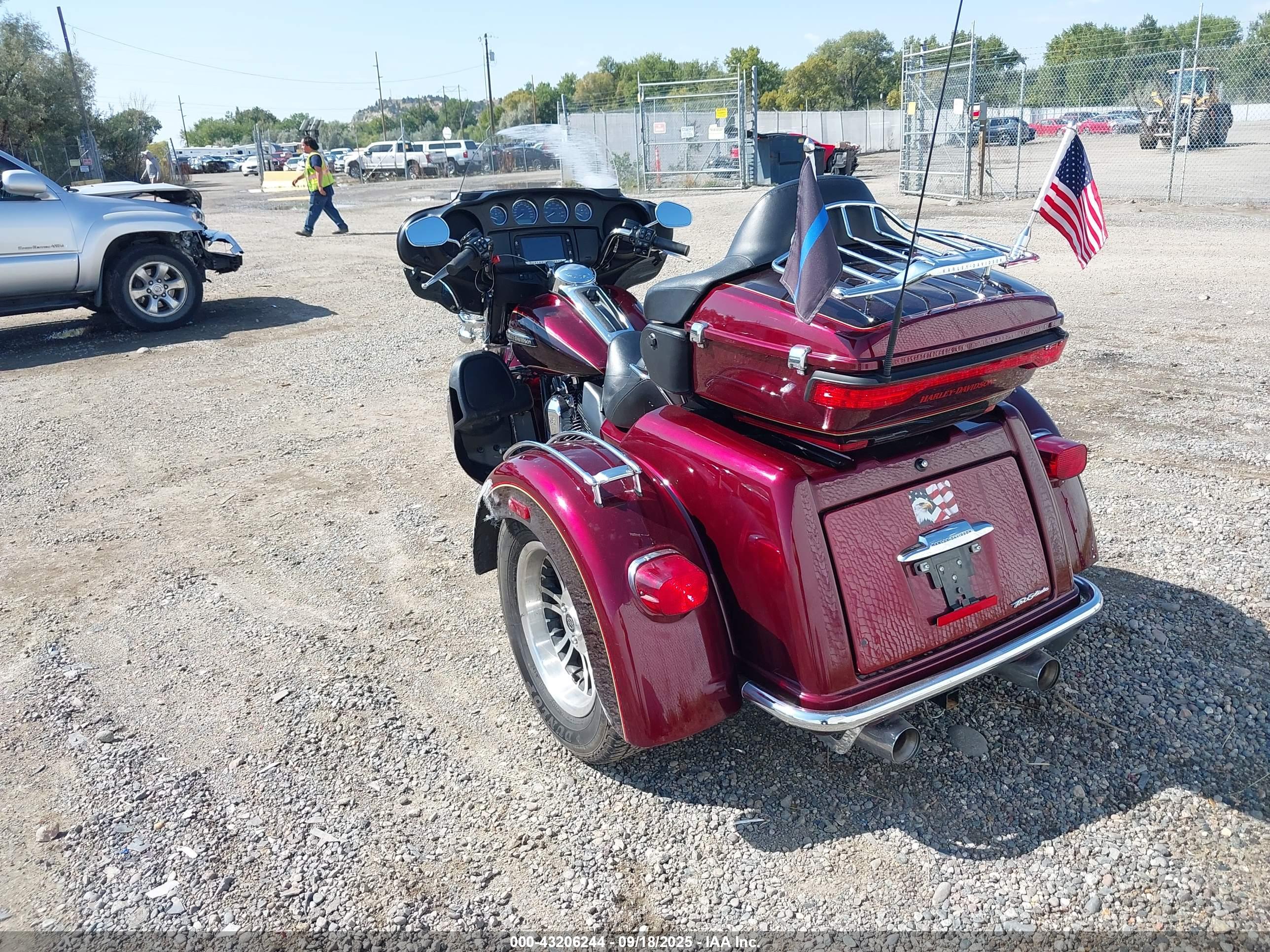 HARLEY-DAVIDSON FLHTCUTG image 3