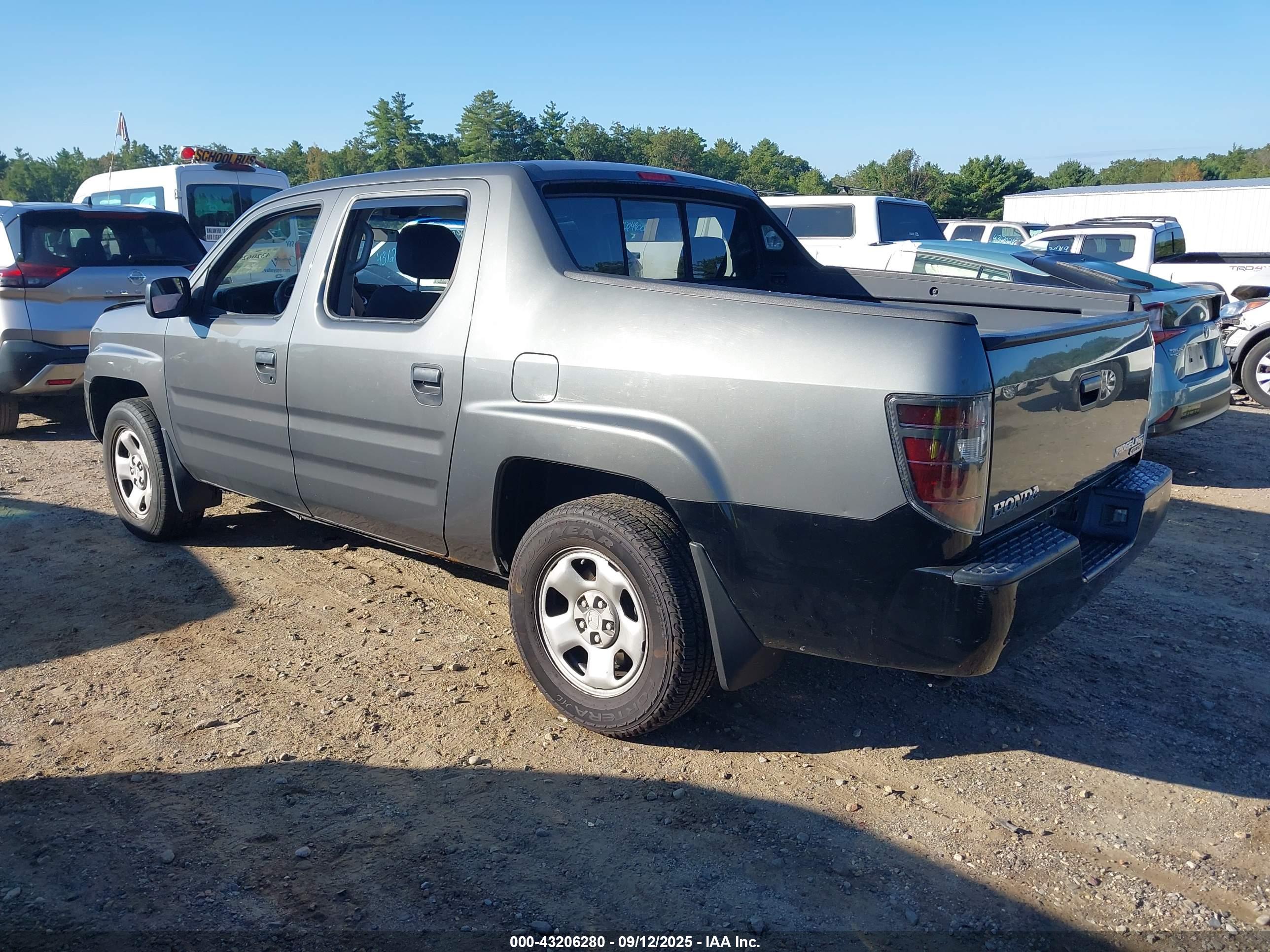 HONDA RIDGELINE image 3